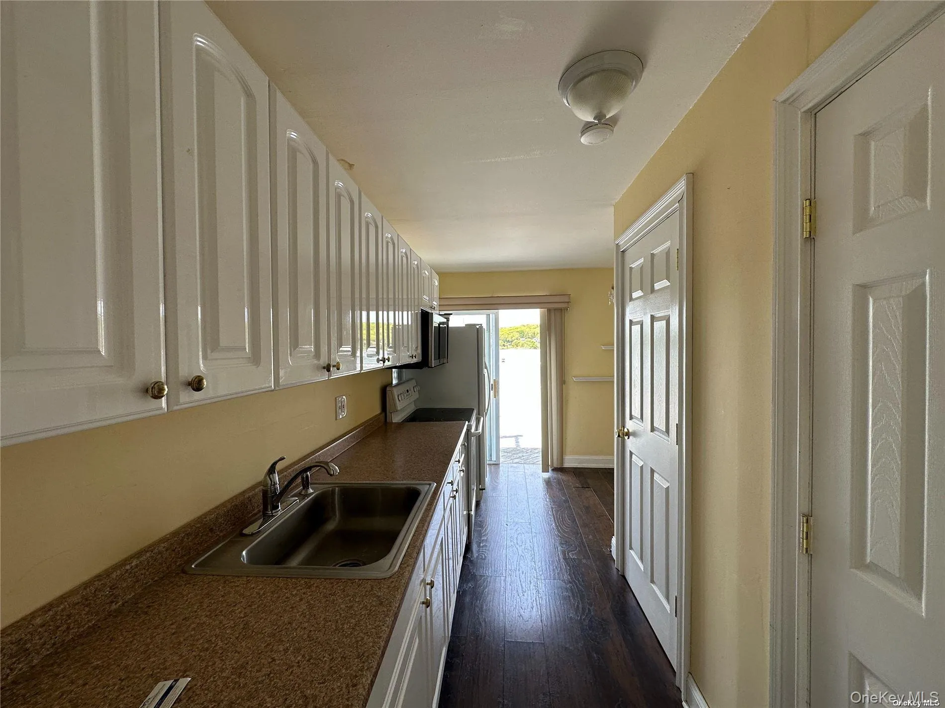 193 Woodbine Avenue, Huntington, NY, 1 Bedroom Bedrooms, 3 Rooms Rooms,1 BathroomBathrooms,Residential Lease,For Rent,Woodbine,0,1003487 193 Woodbine Avenue, Huntington, NY, 1 Bedroom Bedrooms, 3 Rooms Rooms,1 BathroomBathrooms,Residential Lease,For Rent,Woodbine,0,1003487