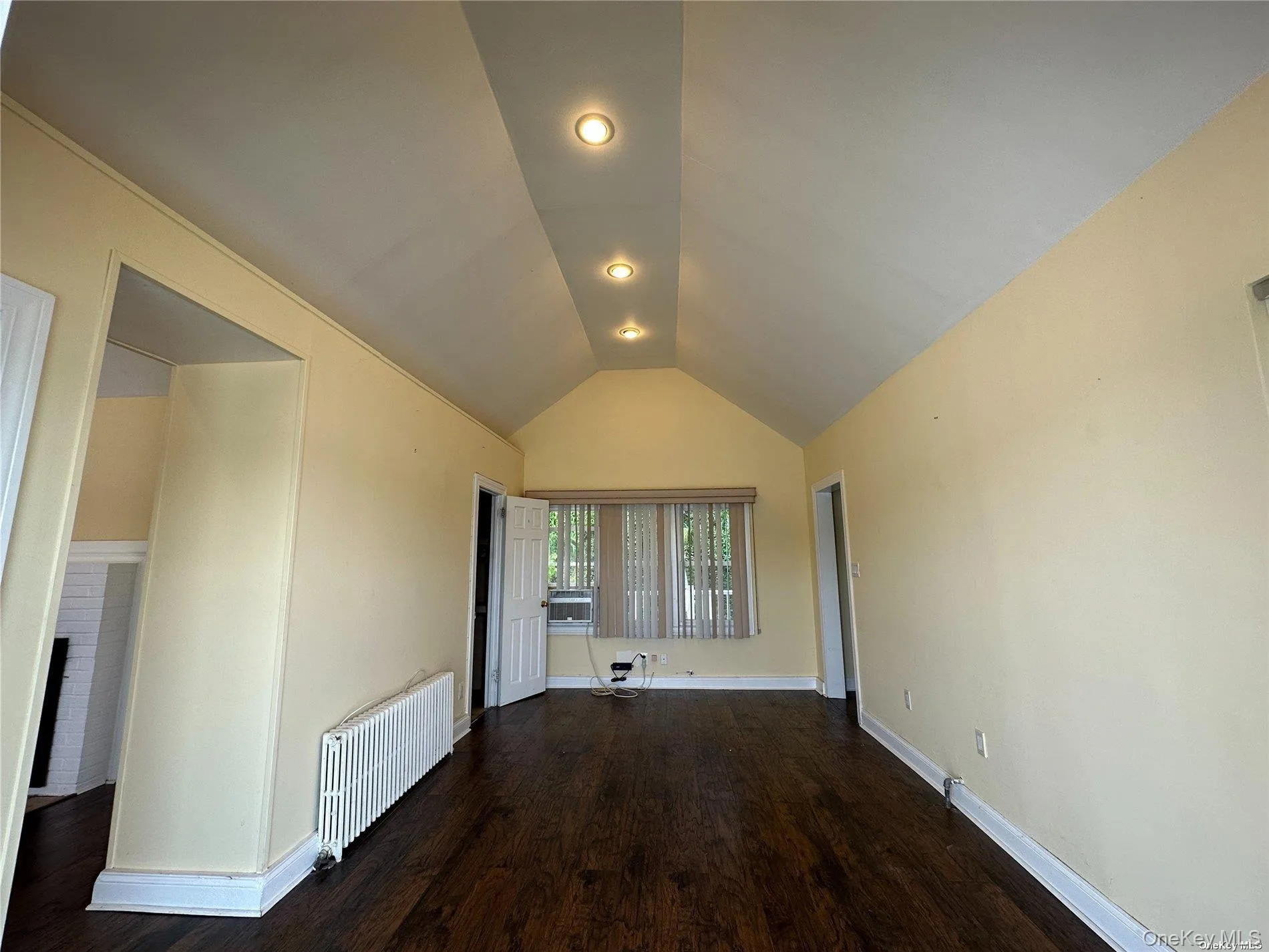 193 Woodbine Avenue, Huntington, NY, 1 Bedroom Bedrooms, 3 Rooms Rooms,1 BathroomBathrooms,Residential Lease,For Rent,Woodbine,0,1003487 193 Woodbine Avenue, Huntington, NY, 1 Bedroom Bedrooms, 3 Rooms Rooms,1 BathroomBathrooms,Residential Lease,For Rent,Woodbine,0,1003487
