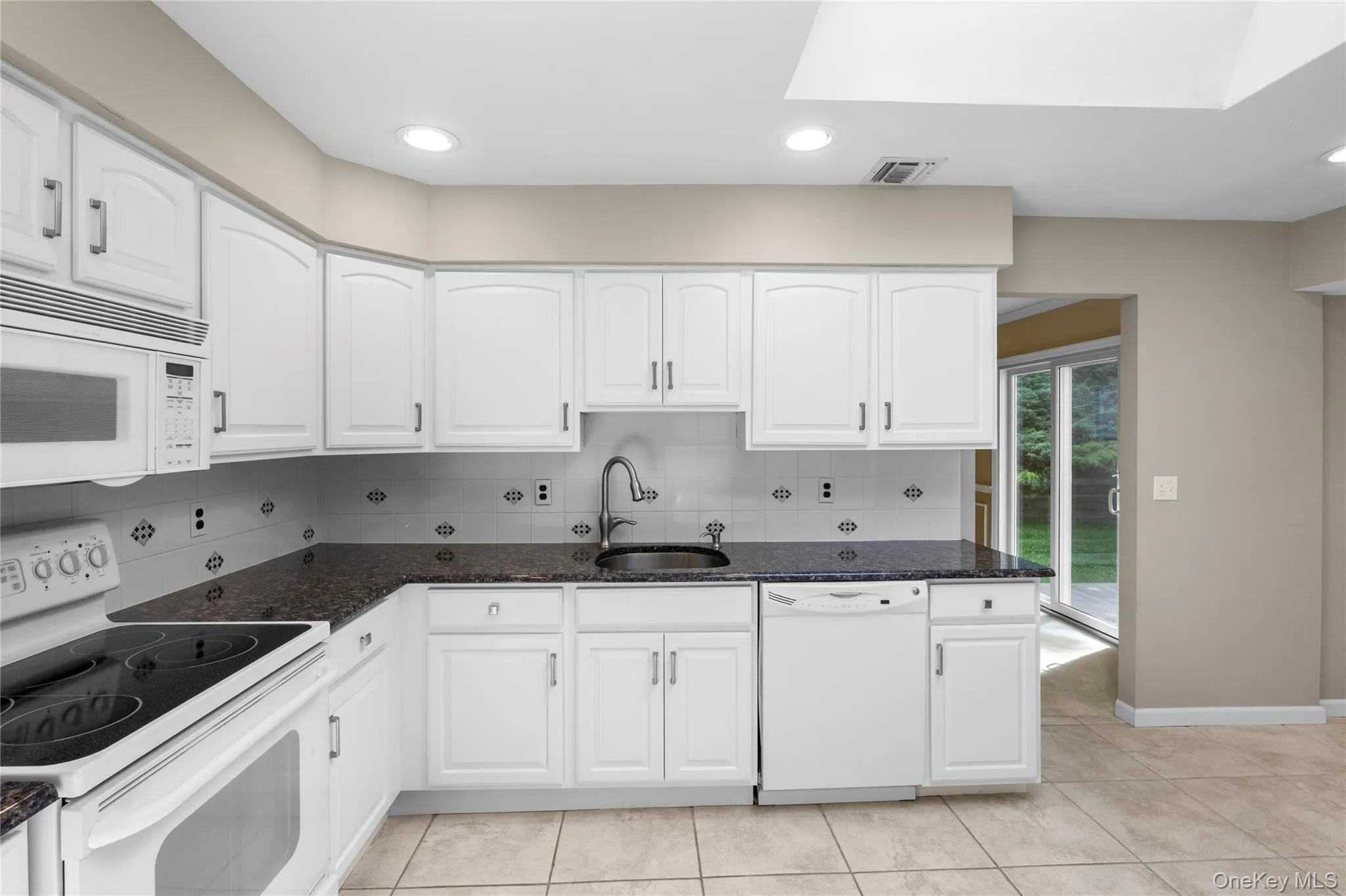 22 Partridge Court, Brookhaven, NY, 4 Bedrooms Bedrooms, 9 Rooms Rooms,2 BathroomsBathrooms,Residential,For Rent,Partridge,0,1003490 22 Partridge Court, Brookhaven, NY, 4 Bedrooms Bedrooms, 9 Rooms Rooms,2 BathroomsBathrooms,Residential,For Rent,Partridge,0,1003490