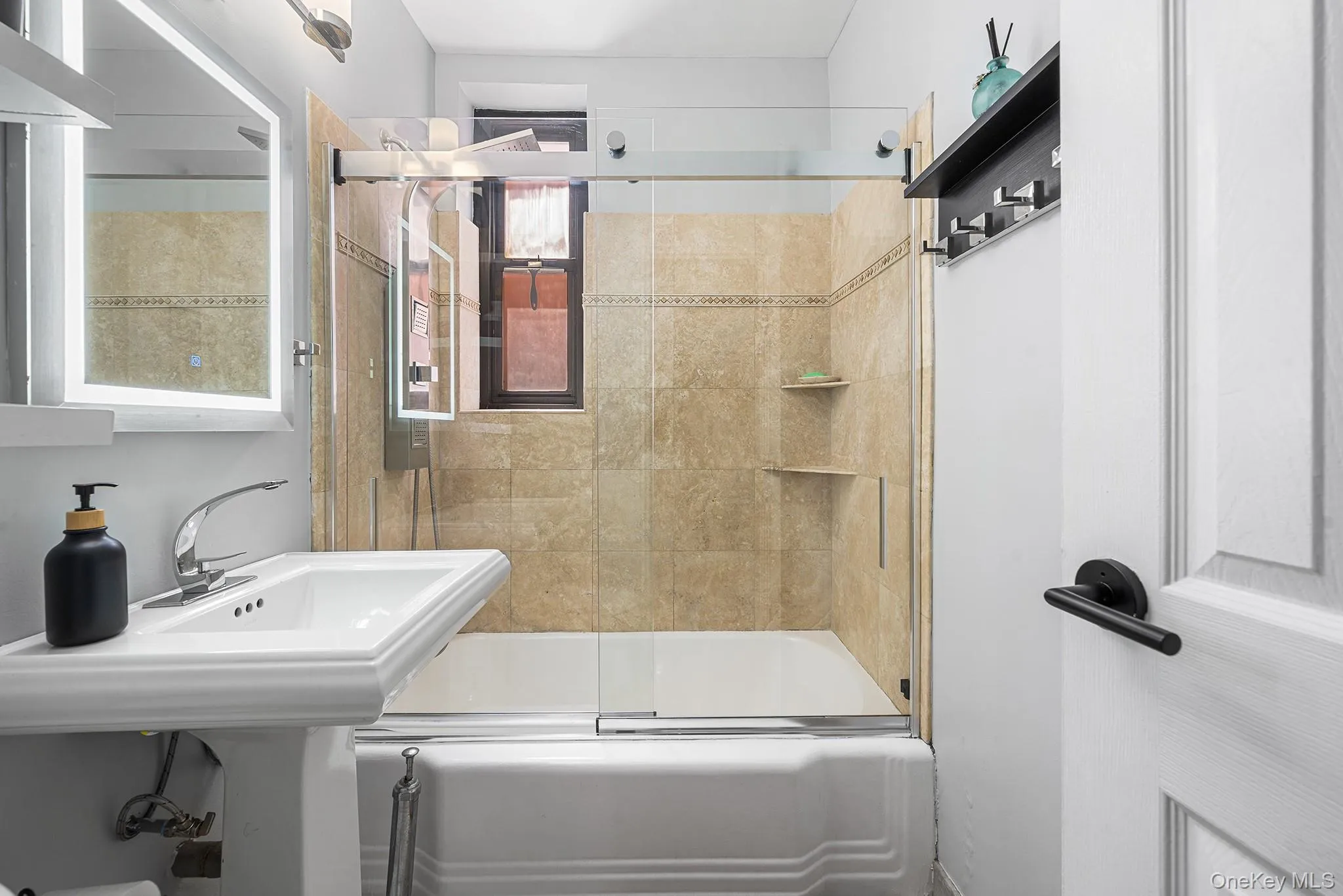 555 Bronx River Road, Yonkers, NY, 2 Bedrooms Bedrooms, 4 Rooms Rooms,1 BathroomBathrooms,Residential,For Rent,Bronx River,0,1003491 555 Bronx River Road, Yonkers, NY, 2 Bedrooms Bedrooms, 4 Rooms Rooms,1 BathroomBathrooms,Residential,For Rent,Bronx River,0,1003491