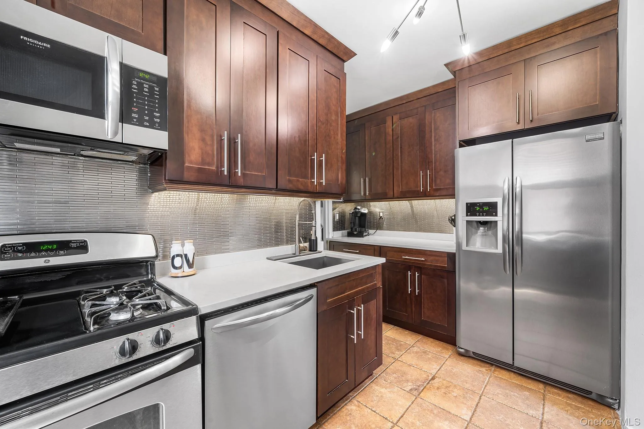 555 Bronx River Road, Yonkers, NY, 2 Bedrooms Bedrooms, 4 Rooms Rooms,1 BathroomBathrooms,Residential,For Rent,Bronx River,0,1003491 555 Bronx River Road, Yonkers, NY, 2 Bedrooms Bedrooms, 4 Rooms Rooms,1 BathroomBathrooms,Residential,For Rent,Bronx River,0,1003491