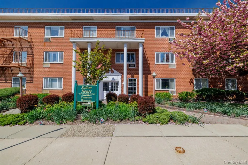 22 N Forest Avenue, Hempstead, NY, 1 Bedroom Bedrooms, 3 Rooms Rooms,1 BathroomBathrooms,Residential Lease,For Rent,N Forest,0,1003499 22 N Forest Avenue, Hempstead, NY, 1 Bedroom Bedrooms, 3 Rooms Rooms,1 BathroomBathrooms,Residential Lease,For Rent,N Forest,0,1003499