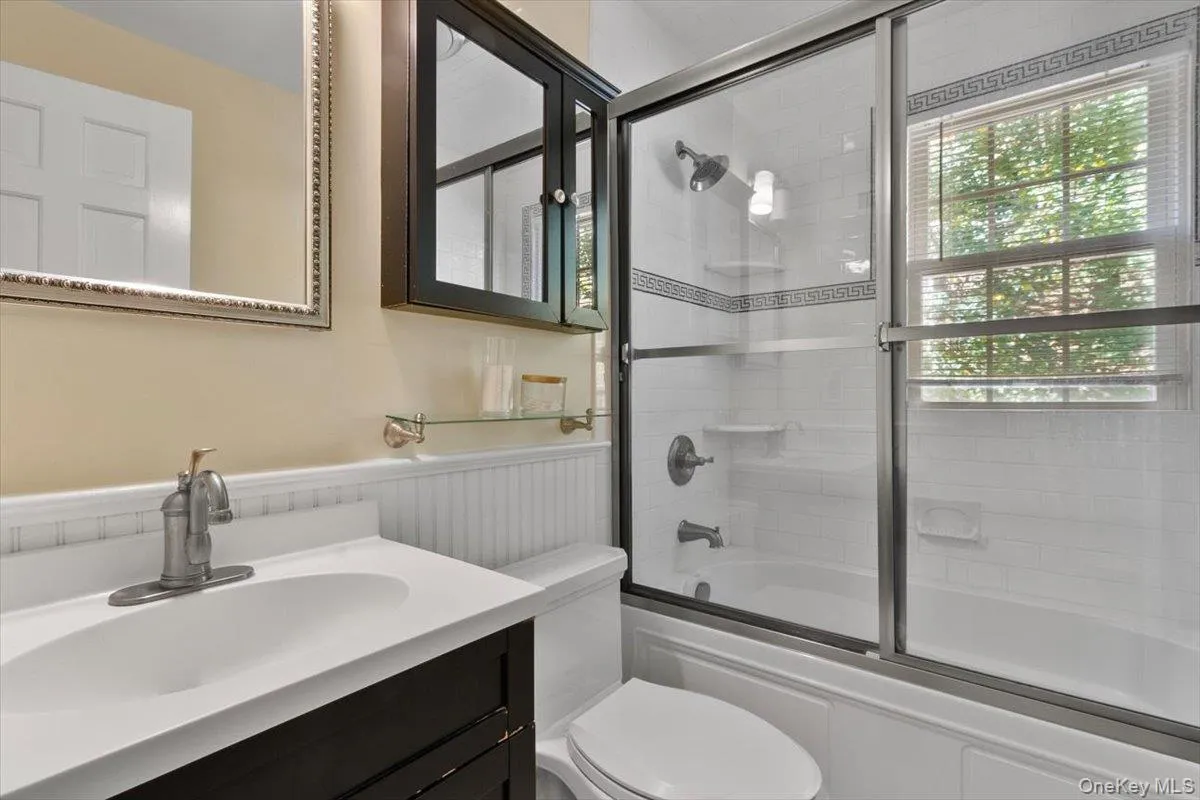 View of the second full bathroom for the second floor bedrooms to share. Both bathrooms have been refreshed. View of the second full bathroom for the second floor bedrooms to share. Both bathrooms have been refreshed.