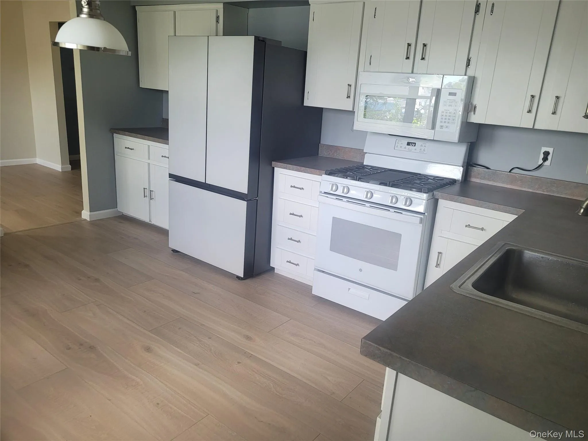 8 Cornell Road, Brookhaven, NY, 4 Bedrooms Bedrooms, 8 Rooms Rooms,2 BathroomsBathrooms,Residential,For Rent,Cornell,0,1003521 8 Cornell Road, Brookhaven, NY, 4 Bedrooms Bedrooms, 8 Rooms Rooms,2 BathroomsBathrooms,Residential,For Rent,Cornell,0,1003521