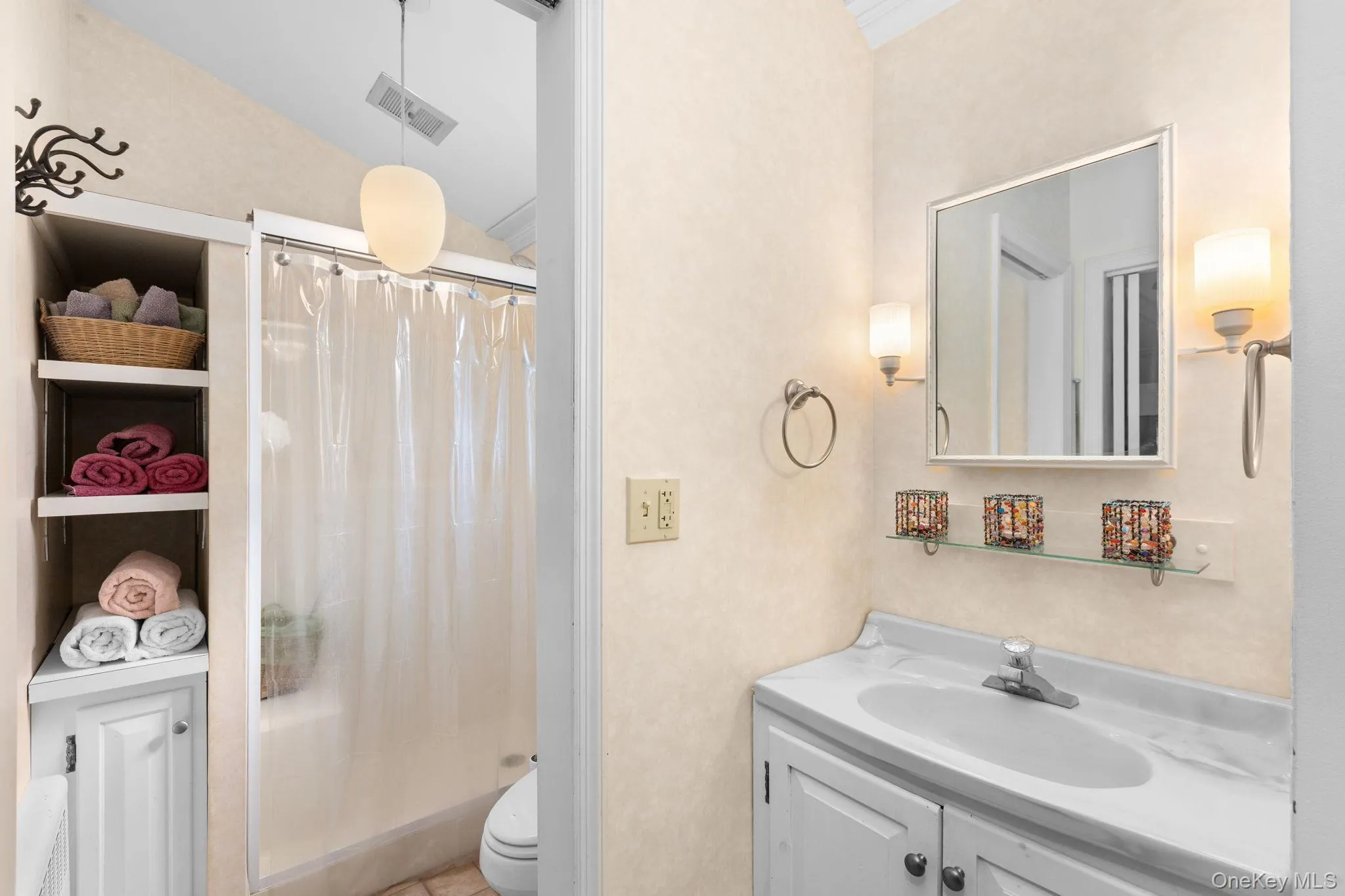 28 Leona Drive, Southeast, NY, 4 Bedrooms Bedrooms, 8 Rooms Rooms,2 BathroomsBathrooms,Residential,For Rent,Leona,0,1003524 28 Leona Drive, Southeast, NY, 4 Bedrooms Bedrooms, 8 Rooms Rooms,2 BathroomsBathrooms,Residential,For Rent,Leona,0,1003524