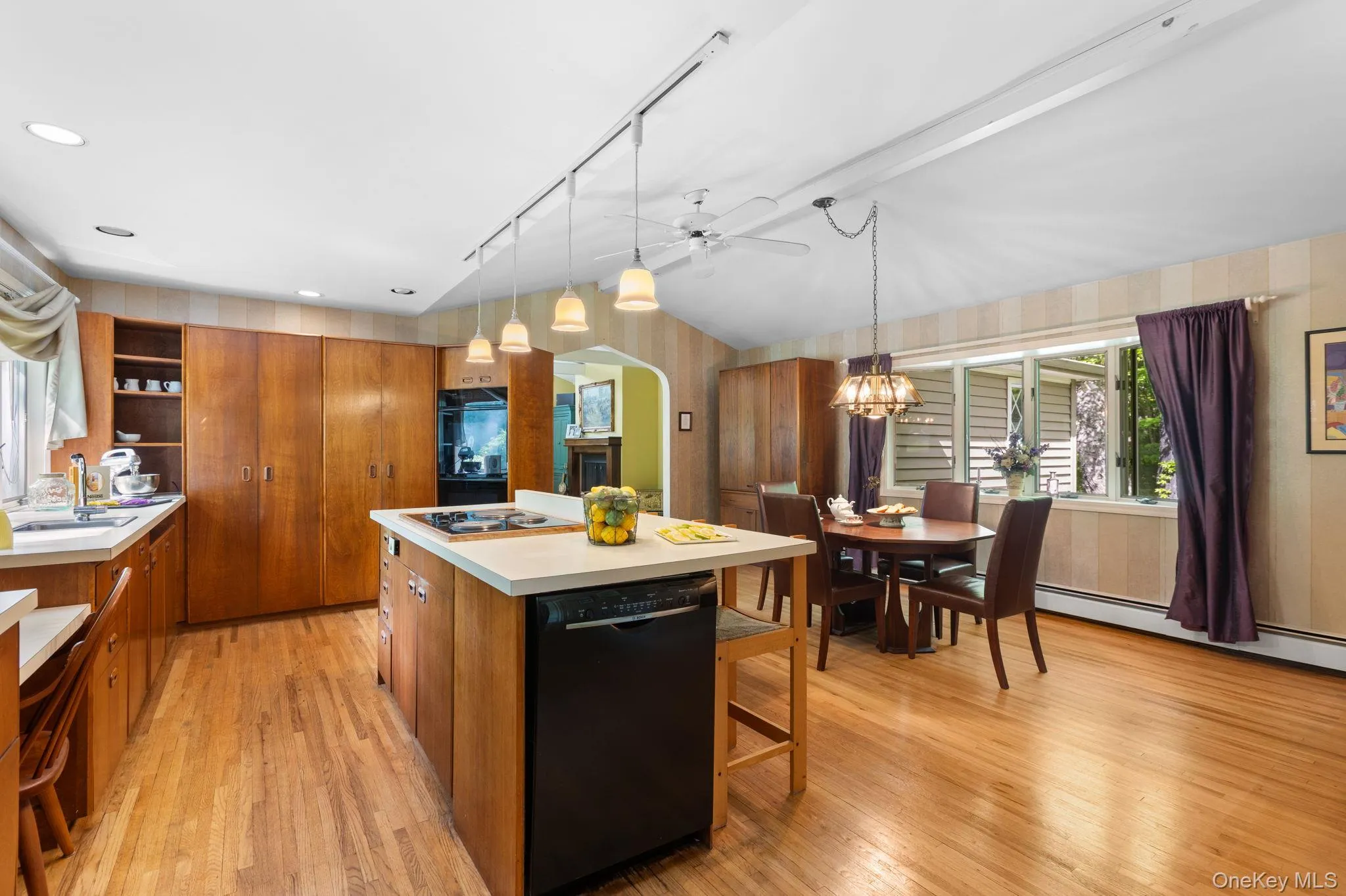 28 Leona Drive, Southeast, NY, 4 Bedrooms Bedrooms, 8 Rooms Rooms,2 BathroomsBathrooms,Residential,For Rent,Leona,0,1003524 28 Leona Drive, Southeast, NY, 4 Bedrooms Bedrooms, 8 Rooms Rooms,2 BathroomsBathrooms,Residential,For Rent,Leona,0,1003524