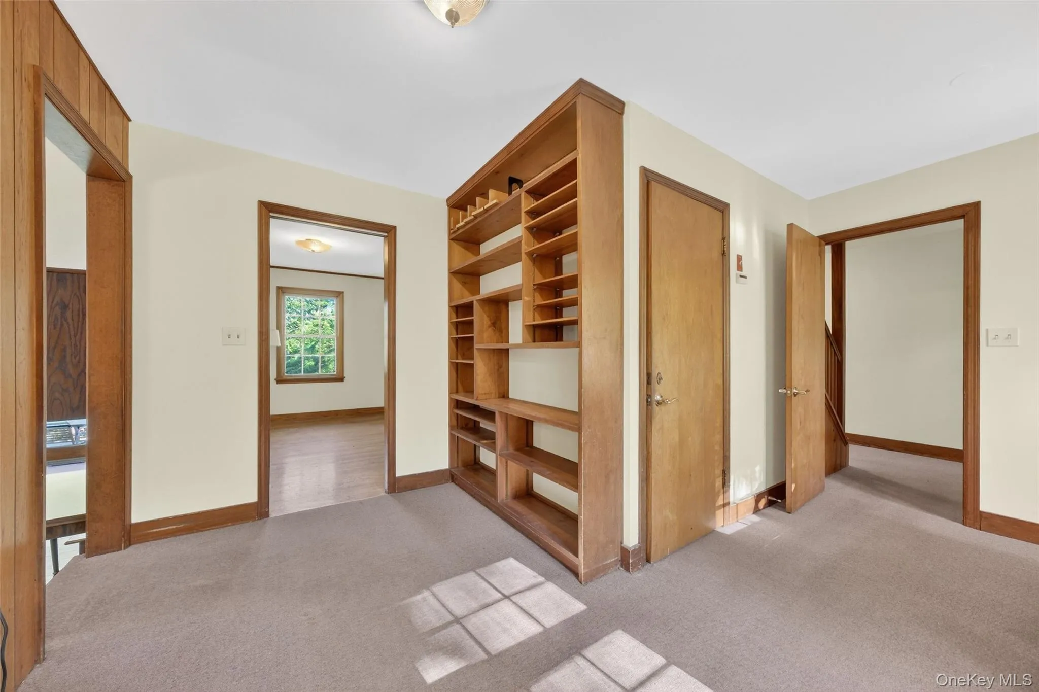 Office with Access to Kitchen and Livingroom. Office with Access to Kitchen and Livingroom.