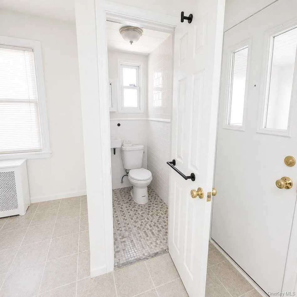16422 Grand Central Parkway, New York, NY, 3 Bedrooms Bedrooms, 6 Rooms Rooms,1 BathroomBathrooms,Residential Lease,For Rent,Grand Central,0,1003535 16422 Grand Central Parkway, New York, NY, 3 Bedrooms Bedrooms, 6 Rooms Rooms,1 BathroomBathrooms,Residential Lease,For Rent,Grand Central,0,1003535