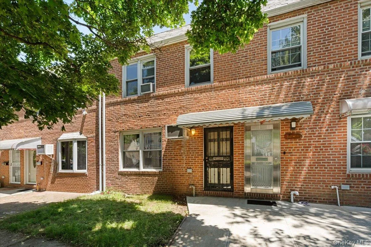 8253 251st Street, New York, NY, 3 Bedrooms Bedrooms, 6 Rooms Rooms,1 BathroomBathrooms,Residential,For Rent,251st,0,1003542 8253 251st Street, New York, NY, 3 Bedrooms Bedrooms, 6 Rooms Rooms,1 BathroomBathrooms,Residential,For Rent,251st,0,1003542