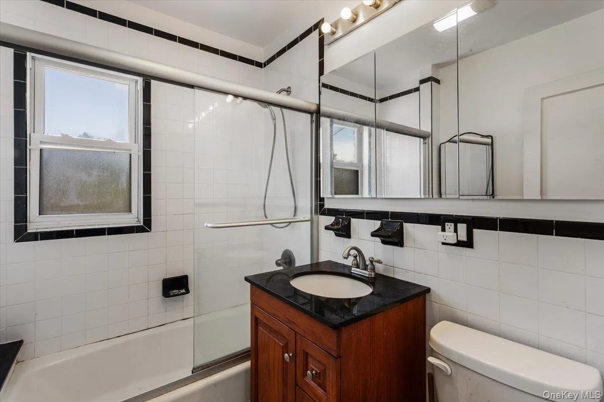 8253 251st Street, New York, NY, 3 Bedrooms Bedrooms, 6 Rooms Rooms,1 BathroomBathrooms,Residential,For Rent,251st,0,1003542 8253 251st Street, New York, NY, 3 Bedrooms Bedrooms, 6 Rooms Rooms,1 BathroomBathrooms,Residential,For Rent,251st,0,1003542