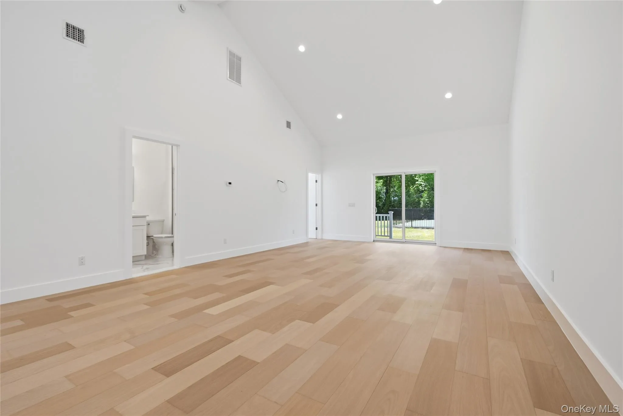 19 Montauk Highway, Southampton, NY, 2 Bedrooms Bedrooms, 5 Rooms Rooms,2 BathroomsBathrooms,Residential,For Rent,Montauk,0,1003552 19 Montauk Highway, Southampton, NY, 2 Bedrooms Bedrooms, 5 Rooms Rooms,2 BathroomsBathrooms,Residential,For Rent,Montauk,0,1003552