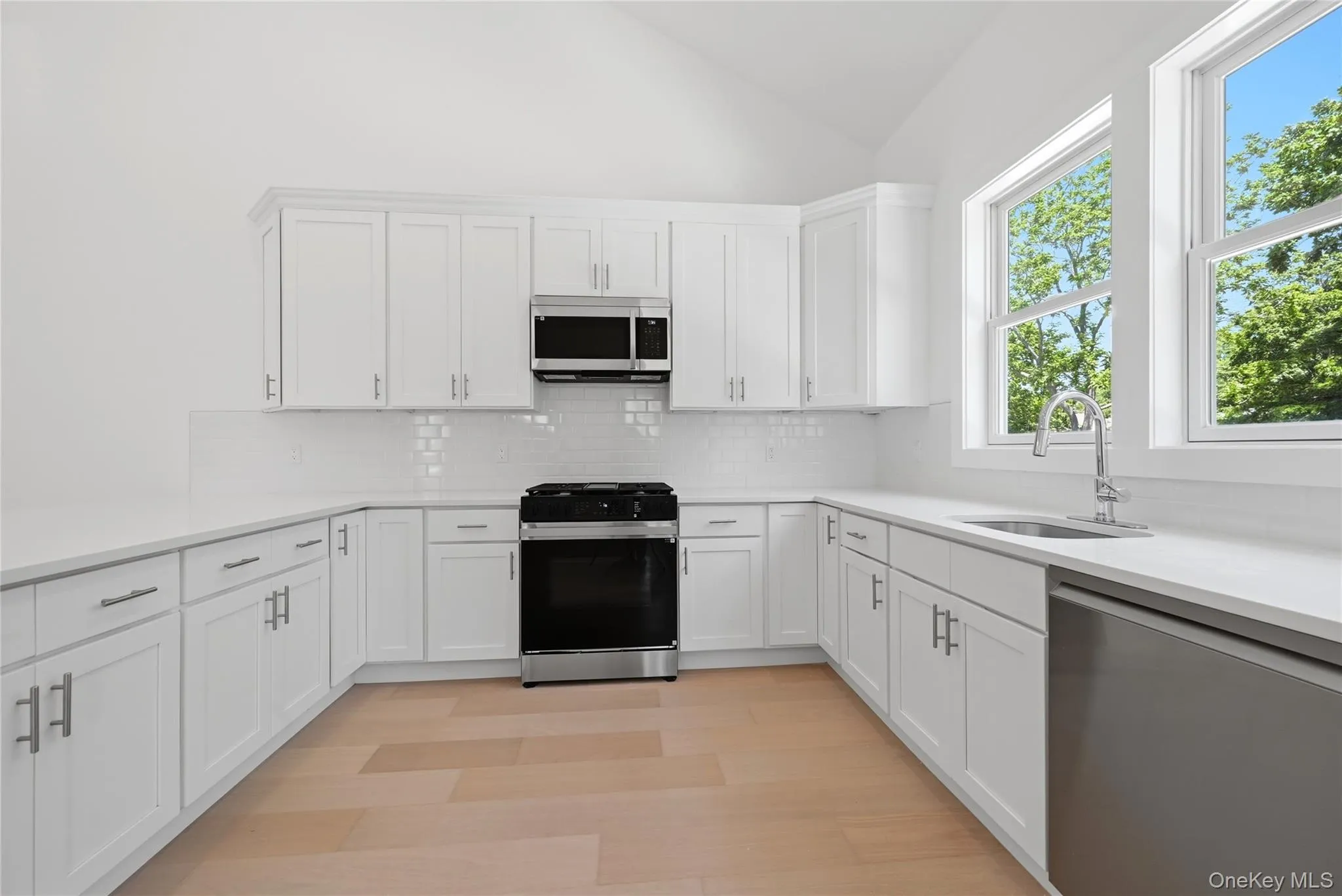 19 Montauk Highway, Southampton, NY, 2 Bedrooms Bedrooms, 5 Rooms Rooms,2 BathroomsBathrooms,Residential,For Rent,Montauk,0,1003552 19 Montauk Highway, Southampton, NY, 2 Bedrooms Bedrooms, 5 Rooms Rooms,2 BathroomsBathrooms,Residential,For Rent,Montauk,0,1003552