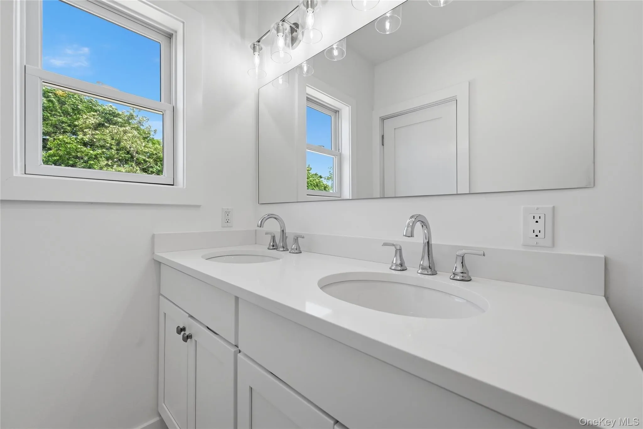19 Montauk Highway, Southampton, NY, 2 Bedrooms Bedrooms, 5 Rooms Rooms,2 BathroomsBathrooms,Residential,For Rent,Montauk,0,1003556 19 Montauk Highway, Southampton, NY, 2 Bedrooms Bedrooms, 5 Rooms Rooms,2 BathroomsBathrooms,Residential,For Rent,Montauk,0,1003556