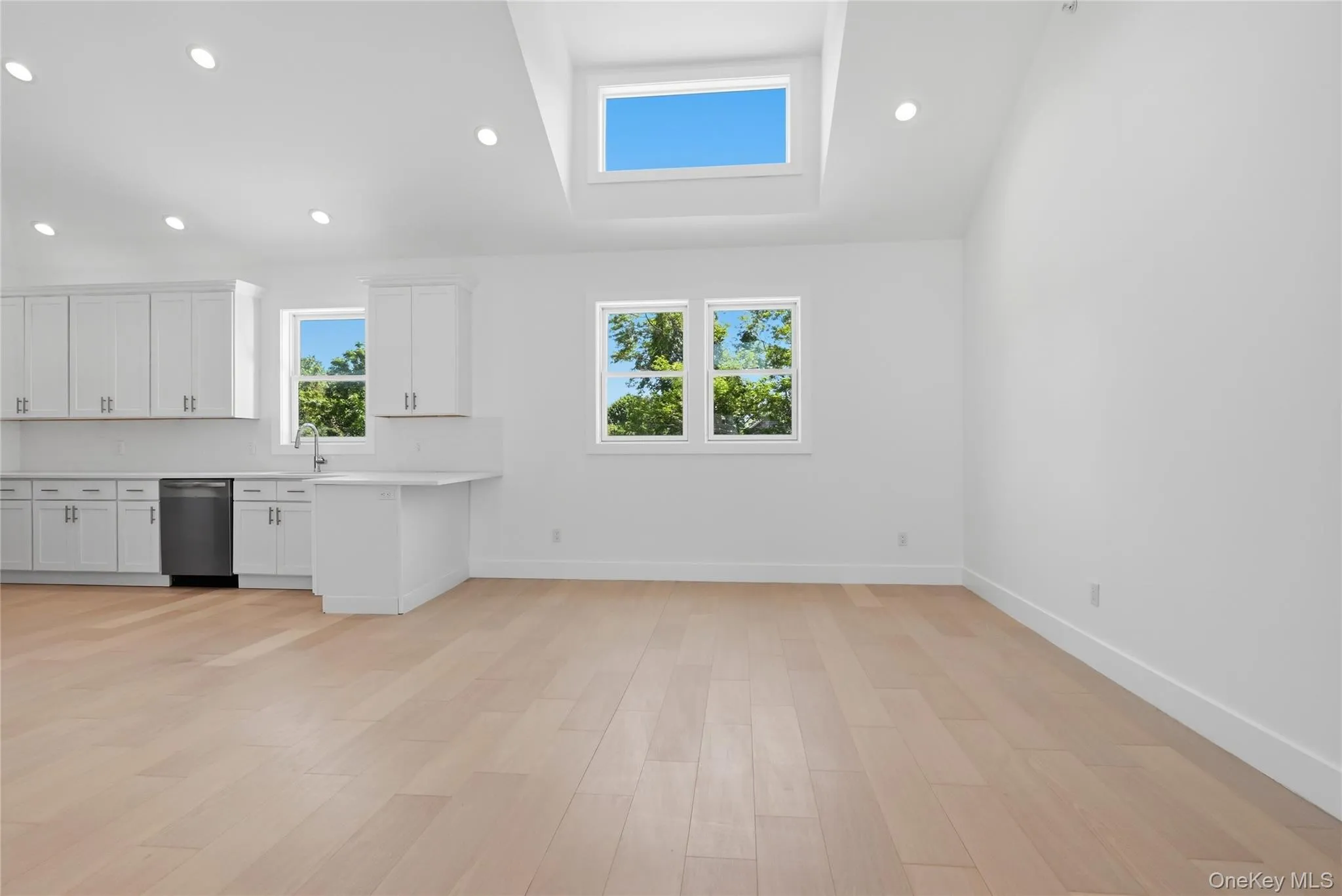 19 Montauk Highway, Southampton, NY, 2 Bedrooms Bedrooms, 5 Rooms Rooms,2 BathroomsBathrooms,Residential,For Rent,Montauk,0,1003556 19 Montauk Highway, Southampton, NY, 2 Bedrooms Bedrooms, 5 Rooms Rooms,2 BathroomsBathrooms,Residential,For Rent,Montauk,0,1003556
