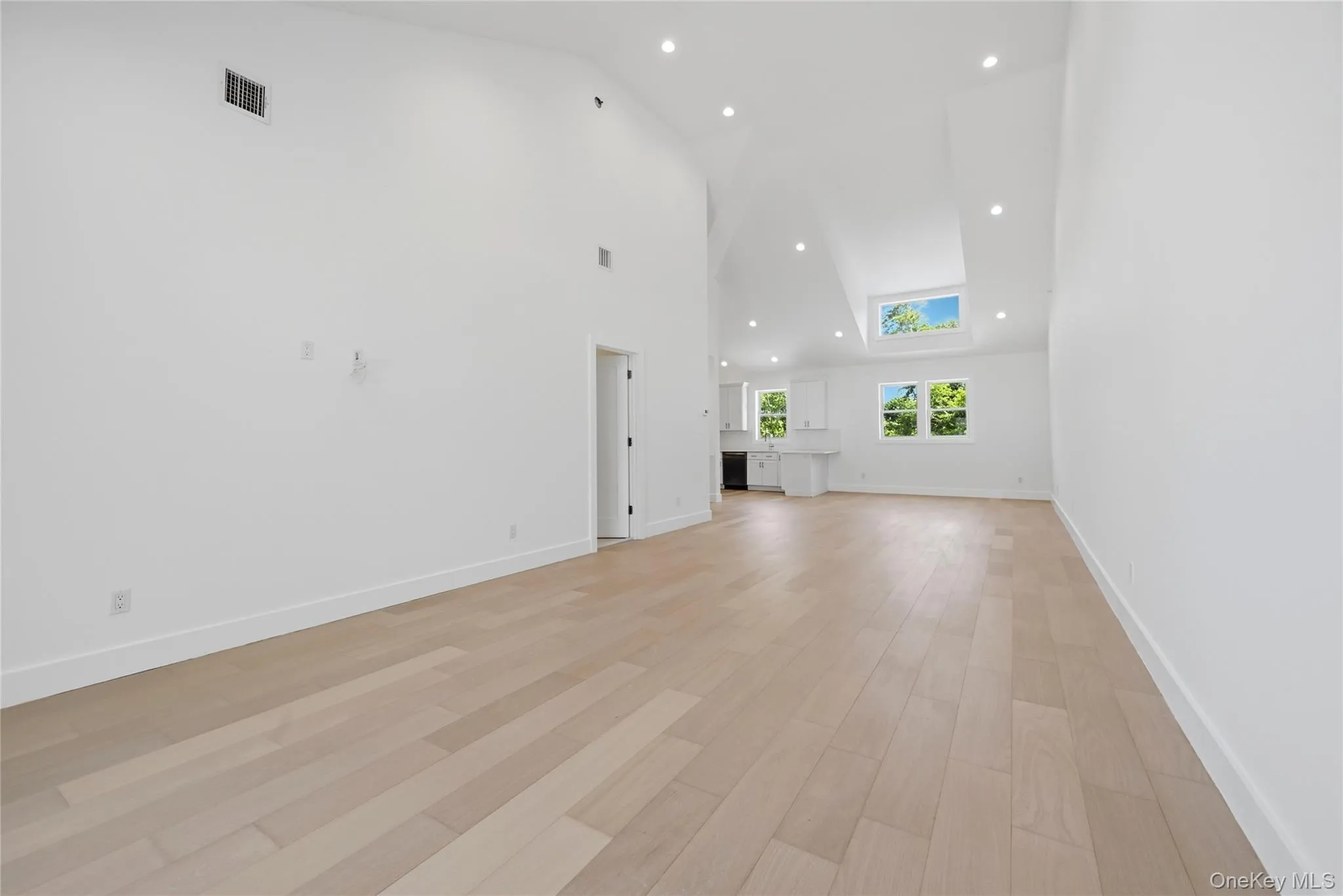 19 Montauk Highway, Southampton, NY, 2 Bedrooms Bedrooms, 5 Rooms Rooms,2 BathroomsBathrooms,Residential,For Rent,Montauk,0,1003556 19 Montauk Highway, Southampton, NY, 2 Bedrooms Bedrooms, 5 Rooms Rooms,2 BathroomsBathrooms,Residential,For Rent,Montauk,0,1003556