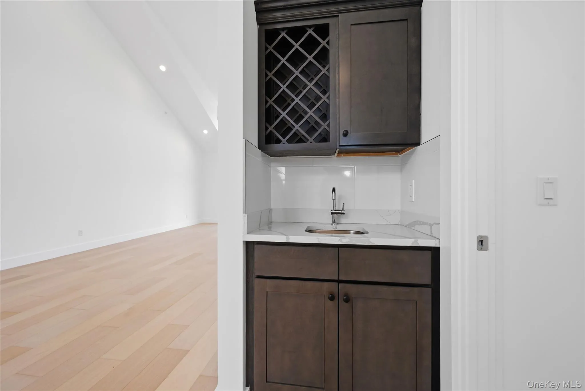 19 Montauk Highway, Southampton, NY, 2 Bedrooms Bedrooms, 5 Rooms Rooms,2 BathroomsBathrooms,Residential,For Rent,Montauk,0,1003556 19 Montauk Highway, Southampton, NY, 2 Bedrooms Bedrooms, 5 Rooms Rooms,2 BathroomsBathrooms,Residential,For Rent,Montauk,0,1003556