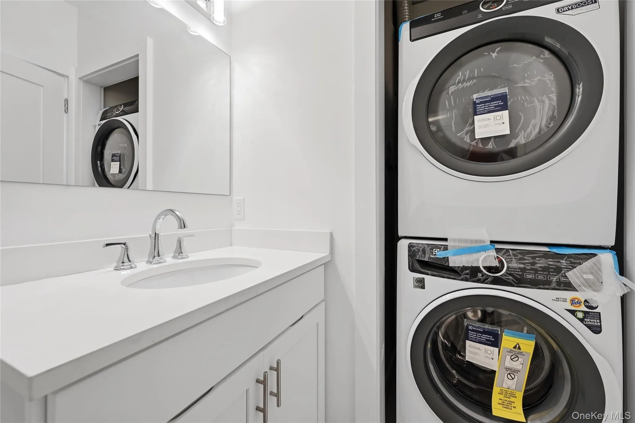 19 Montauk Highway, Southampton, NY, 2 Bedrooms Bedrooms, 5 Rooms Rooms,2 BathroomsBathrooms,Residential,For Rent,Montauk,0,1003556 19 Montauk Highway, Southampton, NY, 2 Bedrooms Bedrooms, 5 Rooms Rooms,2 BathroomsBathrooms,Residential,For Rent,Montauk,0,1003556
