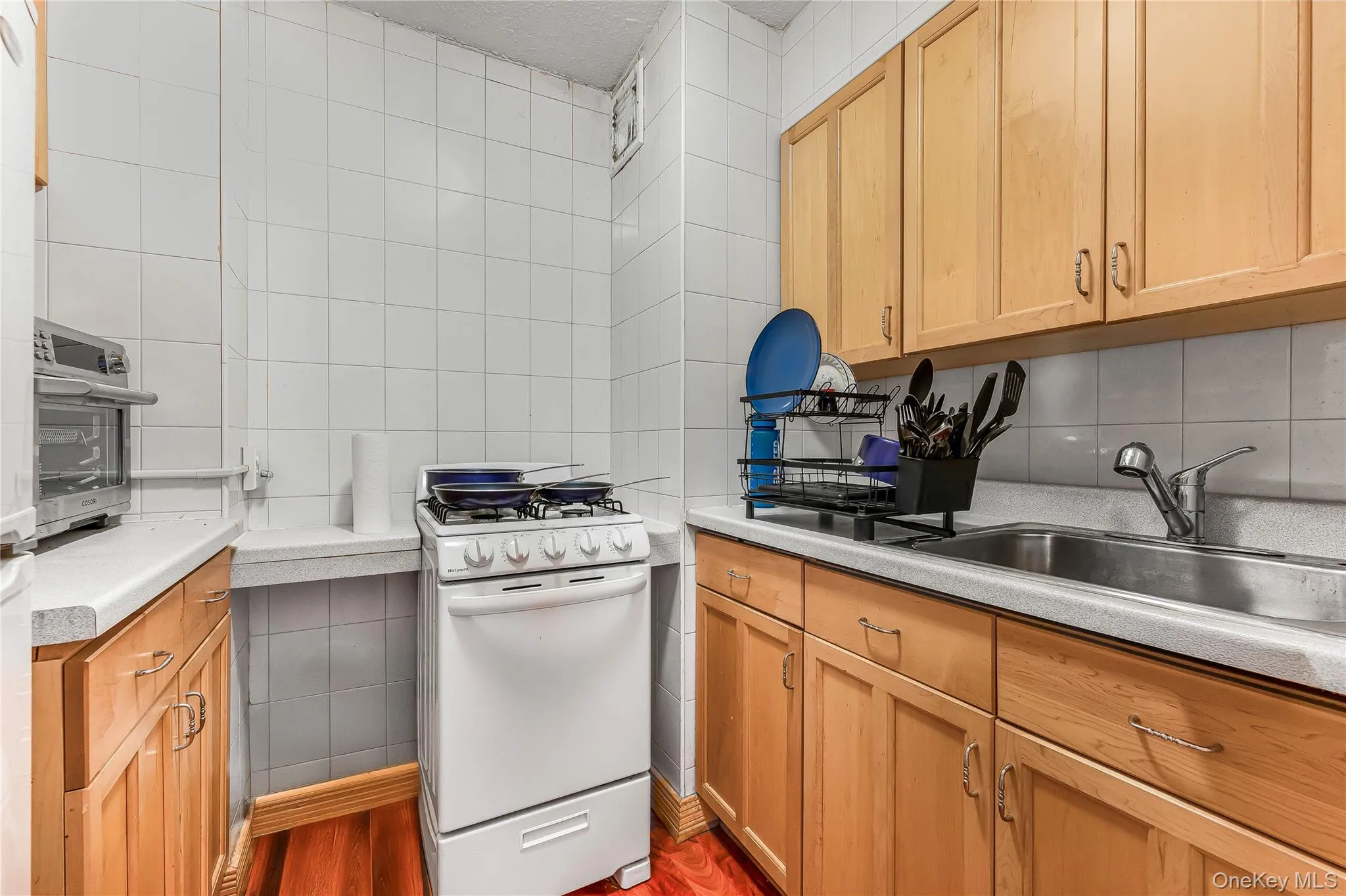 118-17 Union, New York, NY, 3 Rooms Rooms,1 BathroomBathrooms,Residential Sale,For Rent,Union,0,1003557 118-17 Union, New York, NY, 3 Rooms Rooms,1 BathroomBathrooms,Residential Sale,For Rent,Union,0,1003557