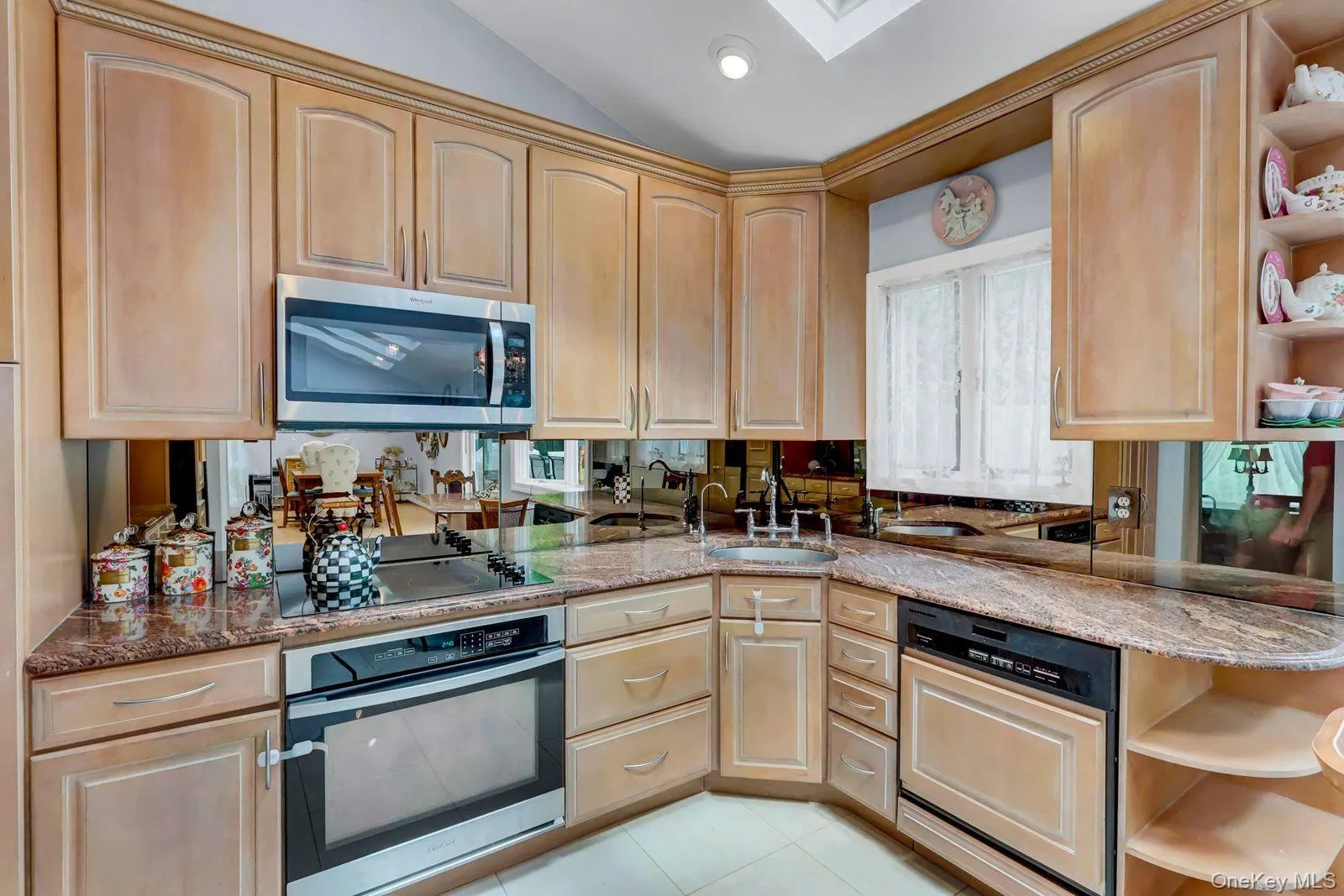 Plenty of Cabinets Plenty of Cabinets