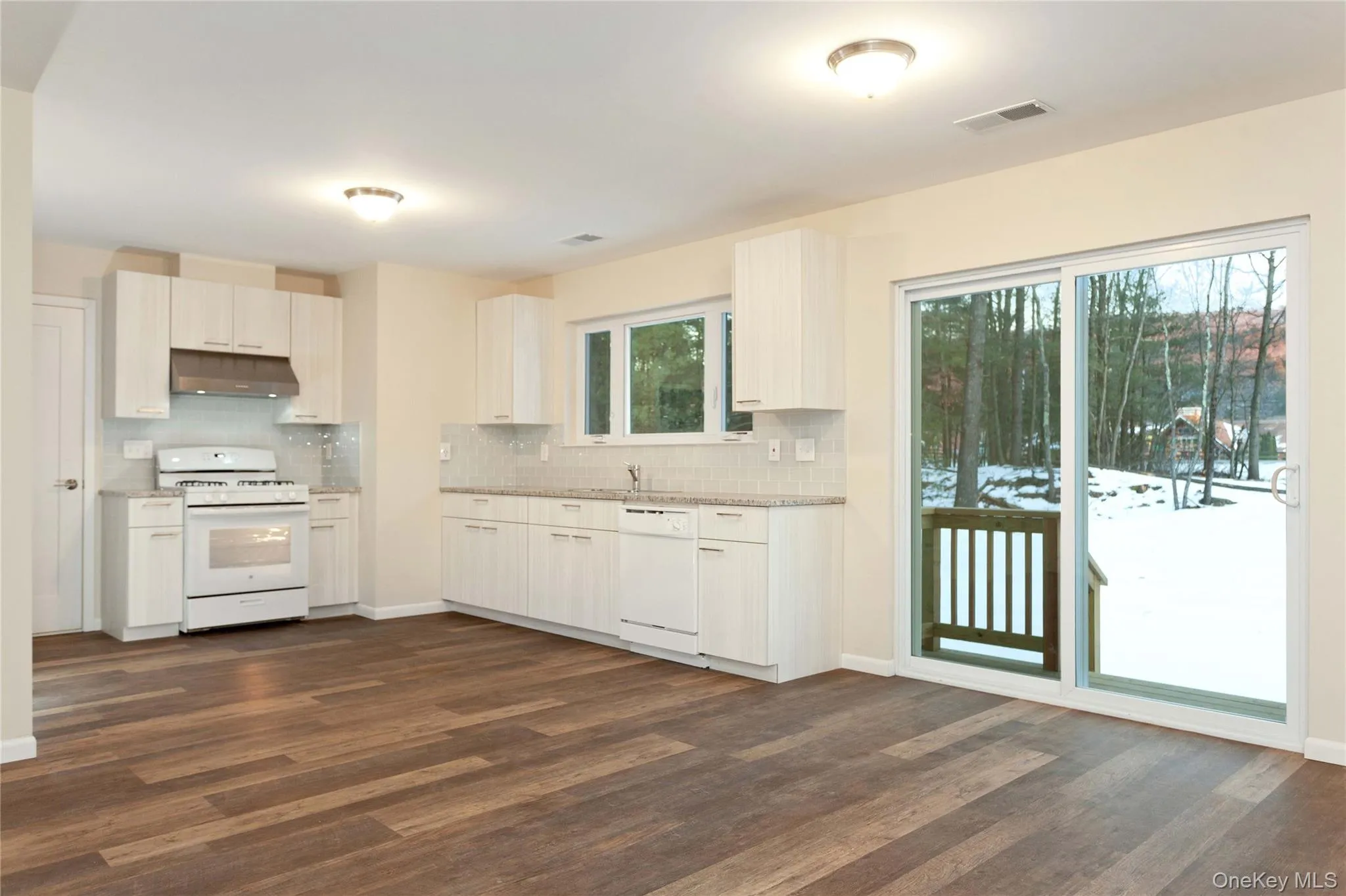 68 Airport Road, Port Jervis, NY, 3 Bedrooms Bedrooms, 8 Rooms Rooms,4 BathroomsBathrooms,Residential,For Rent,Airport,0,1003578 68 Airport Road, Port Jervis, NY, 3 Bedrooms Bedrooms, 8 Rooms Rooms,4 BathroomsBathrooms,Residential,For Rent,Airport,0,1003578