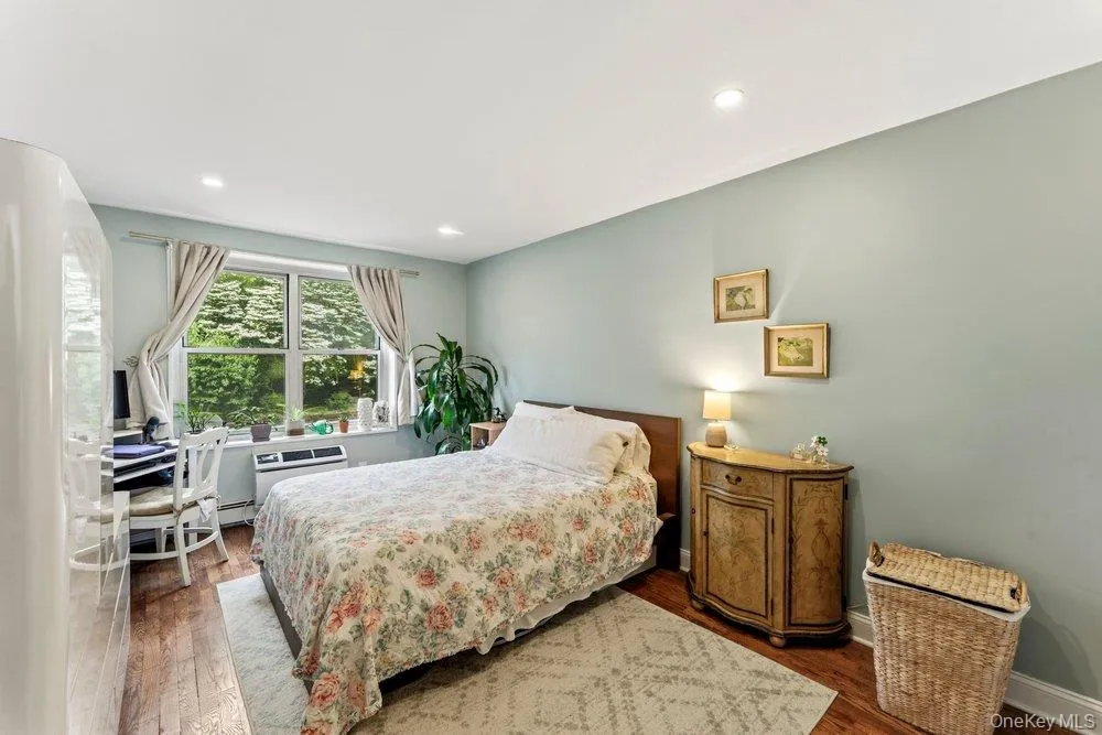 195 South Middle Neck Road, North Hempstead, NY, 1 Bedroom Bedrooms, 4 Rooms Rooms,1 BathroomBathrooms,Residential,For Rent,South Middle Neck Road,0,1003579 195 South Middle Neck Road, North Hempstead, NY, 1 Bedroom Bedrooms, 4 Rooms Rooms,1 BathroomBathrooms,Residential,For Rent,South Middle Neck Road,0,1003579