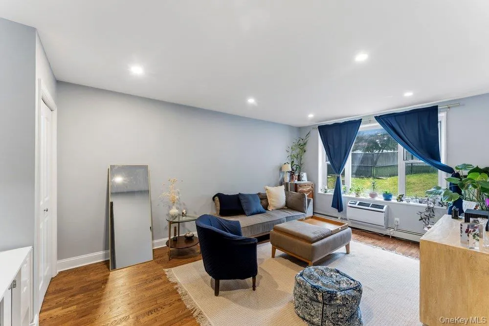 195 South Middle Neck Road, North Hempstead, NY, 1 Bedroom Bedrooms, 4 Rooms Rooms,1 BathroomBathrooms,Residential,For Rent,South Middle Neck Road,0,1003579 195 South Middle Neck Road, North Hempstead, NY, 1 Bedroom Bedrooms, 4 Rooms Rooms,1 BathroomBathrooms,Residential,For Rent,South Middle Neck Road,0,1003579