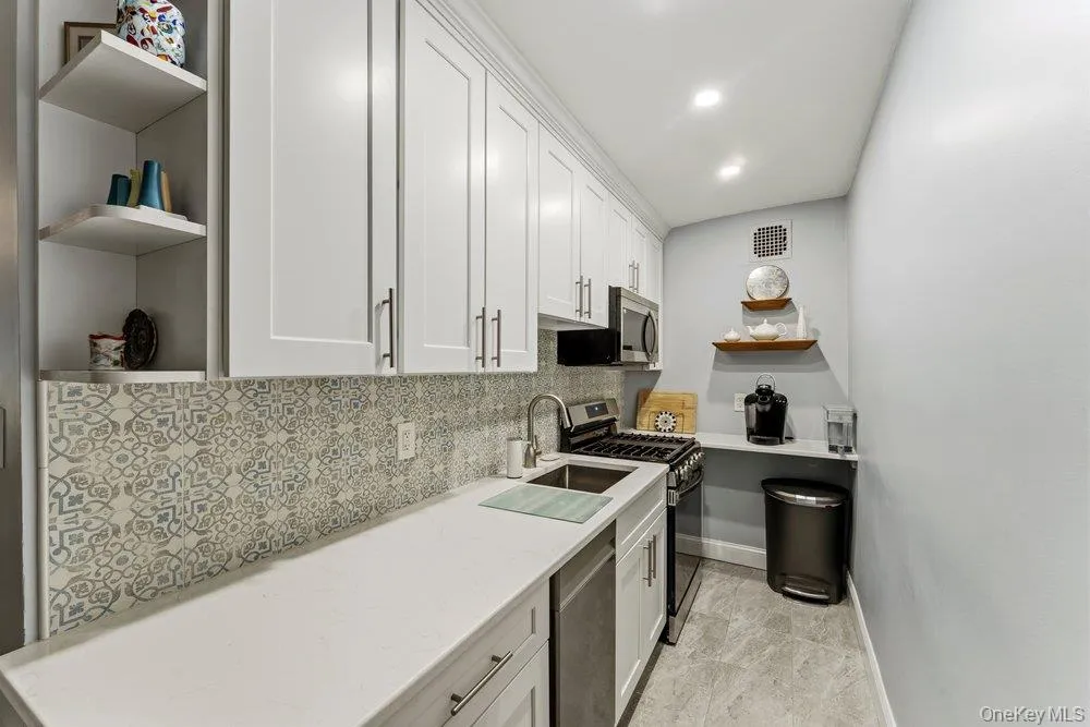 195 South Middle Neck Road, North Hempstead, NY, 1 Bedroom Bedrooms, 4 Rooms Rooms,1 BathroomBathrooms,Residential,For Rent,South Middle Neck Road,0,1003579 195 South Middle Neck Road, North Hempstead, NY, 1 Bedroom Bedrooms, 4 Rooms Rooms,1 BathroomBathrooms,Residential,For Rent,South Middle Neck Road,0,1003579