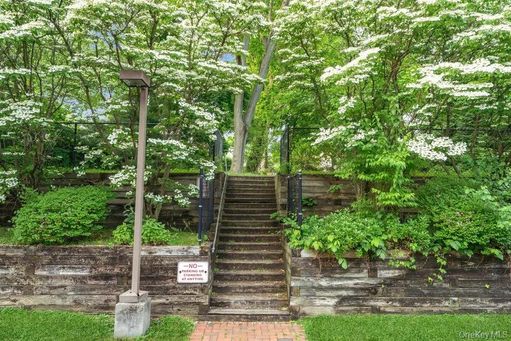 195 South Middle Neck Road, North Hempstead, NY, 1 Bedroom Bedrooms, 4 Rooms Rooms,1 BathroomBathrooms,Residential,For Rent,South Middle Neck Road,0,1003579 195 South Middle Neck Road, North Hempstead, NY, 1 Bedroom Bedrooms, 4 Rooms Rooms,1 BathroomBathrooms,Residential,For Rent,South Middle Neck Road,0,1003579