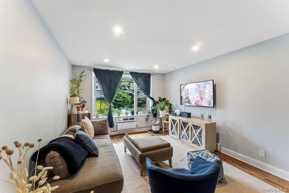 195 South Middle Neck Road, North Hempstead, NY, 1 Bedroom Bedrooms, 4 Rooms Rooms,1 BathroomBathrooms,Residential,For Rent,South Middle Neck Road,0,1003579 195 South Middle Neck Road, North Hempstead, NY, 1 Bedroom Bedrooms, 4 Rooms Rooms,1 BathroomBathrooms,Residential,For Rent,South Middle Neck Road,0,1003579