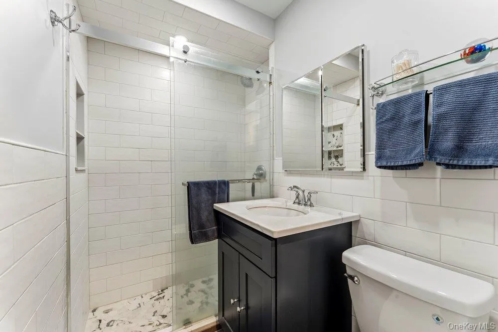 195 South Middle Neck Road, North Hempstead, NY, 1 Bedroom Bedrooms, 4 Rooms Rooms,1 BathroomBathrooms,Residential,For Rent,South Middle Neck Road,0,1003579 195 South Middle Neck Road, North Hempstead, NY, 1 Bedroom Bedrooms, 4 Rooms Rooms,1 BathroomBathrooms,Residential,For Rent,South Middle Neck Road,0,1003579