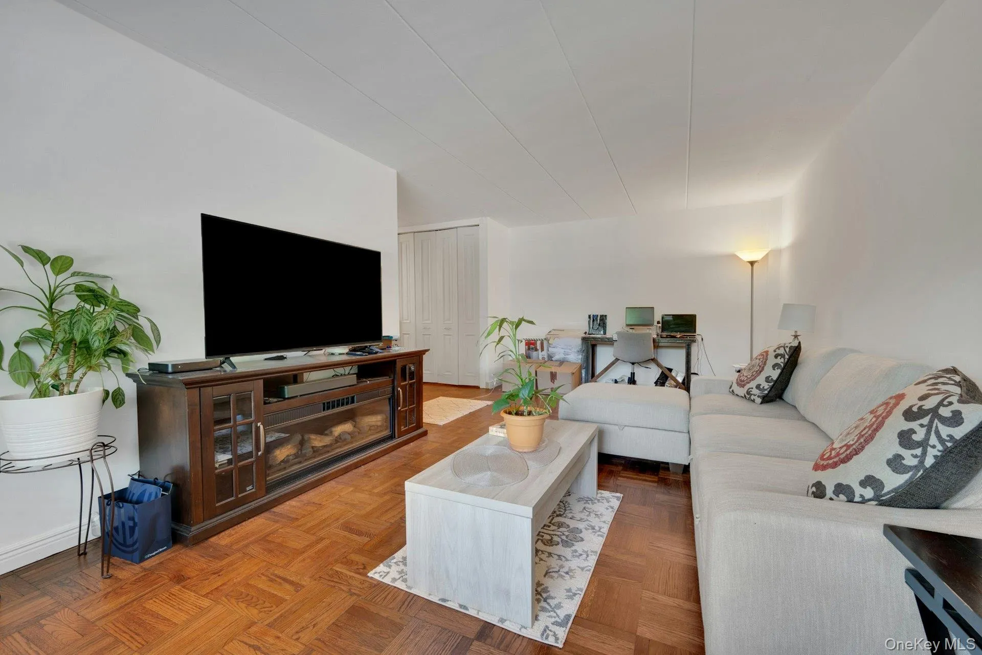 370 Central Park Avenue, Scarsdale, NY, 2 Bedrooms Bedrooms, 5 Rooms Rooms,2 BathroomsBathrooms,Residential,For Rent,Central Park,0,1003604 370 Central Park Avenue, Scarsdale, NY, 2 Bedrooms Bedrooms, 5 Rooms Rooms,2 BathroomsBathrooms,Residential,For Rent,Central Park,0,1003604