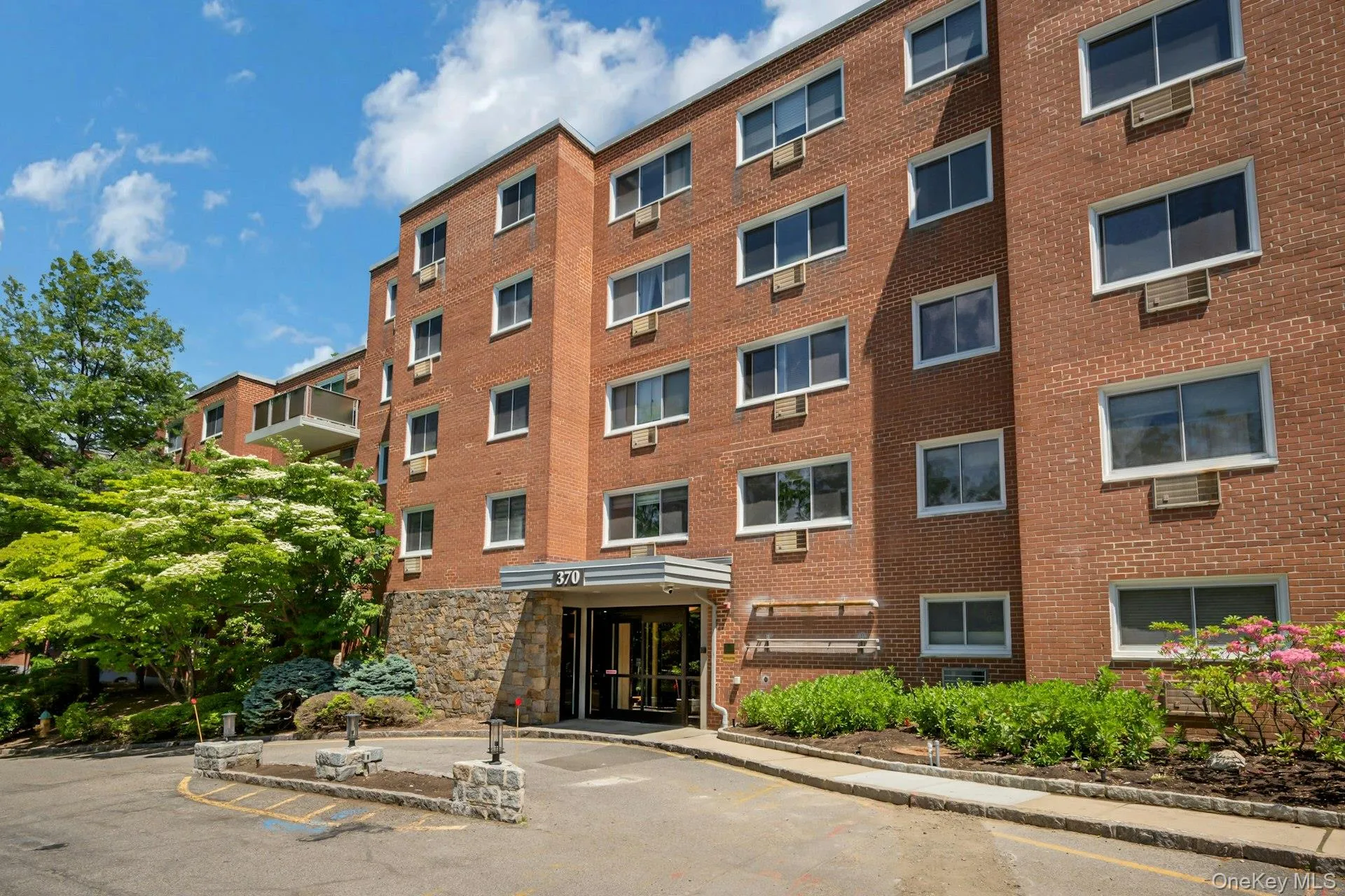 370 Central Park Avenue, Scarsdale, NY, 2 Bedrooms Bedrooms, 5 Rooms Rooms,2 BathroomsBathrooms,Residential,For Rent,Central Park,0,1003604 370 Central Park Avenue, Scarsdale, NY, 2 Bedrooms Bedrooms, 5 Rooms Rooms,2 BathroomsBathrooms,Residential,For Rent,Central Park,0,1003604