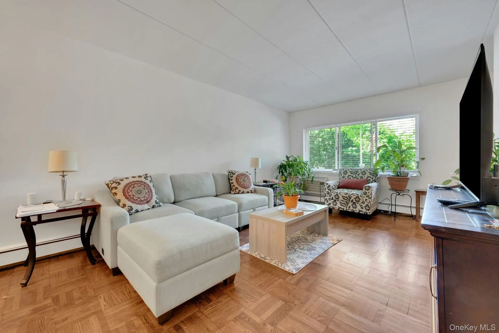 370 Central Park Avenue, Scarsdale, NY, 2 Bedrooms Bedrooms, 5 Rooms Rooms,2 BathroomsBathrooms,Residential,For Rent,Central Park,0,1003604 370 Central Park Avenue, Scarsdale, NY, 2 Bedrooms Bedrooms, 5 Rooms Rooms,2 BathroomsBathrooms,Residential,For Rent,Central Park,0,1003604