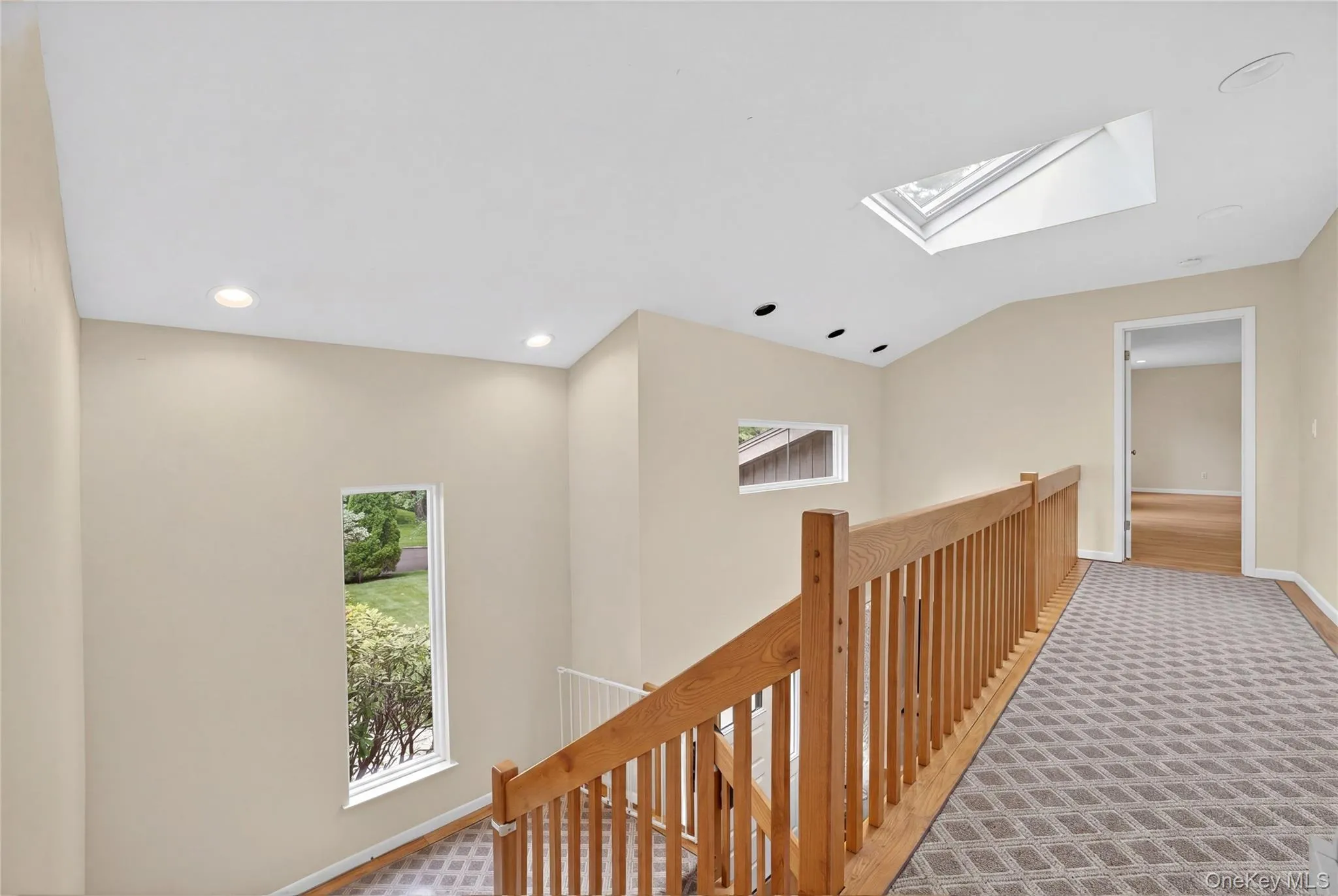 Bright 2nd Fl Hall with Skyligt to Primary Bright 2nd Fl Hall with Skyligt to Primary