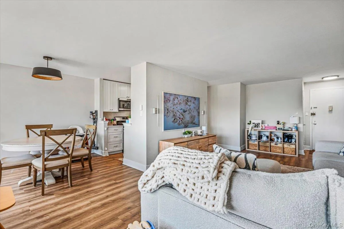 18-15 215th Street, New York, NY, 2 Bedrooms Bedrooms, 5 Rooms Rooms,2 BathroomsBathrooms,Residential,For Rent,215th,0,1003636 18-15 215th Street, New York, NY, 2 Bedrooms Bedrooms, 5 Rooms Rooms,2 BathroomsBathrooms,Residential,For Rent,215th,0,1003636