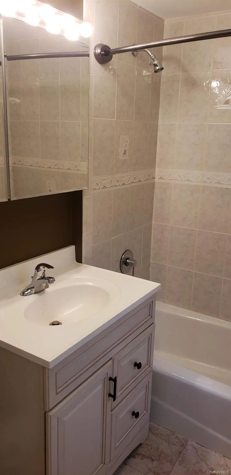 Main level full bathroom Main level full bathroom