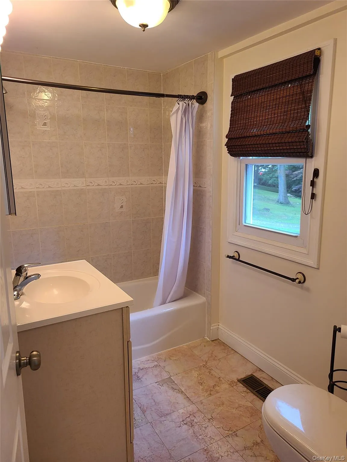 Main level full bathroom Main level full bathroom