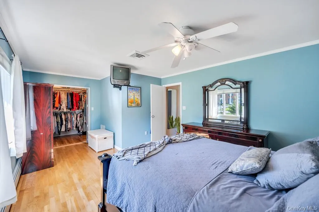 2nd Br with huge walk n closet 2nd Br with huge walk n closet