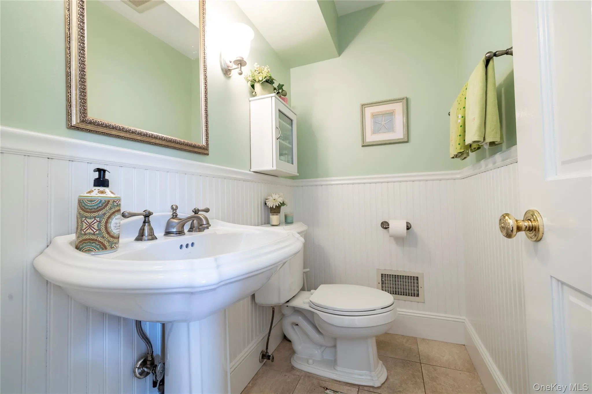 19 Oak Shore Drive, Oyster Bay, NY, 4 Bedrooms Bedrooms, 7 Rooms Rooms,3 BathroomsBathrooms,Residential,For Rent,Oak Shore,0,1003640 19 Oak Shore Drive, Oyster Bay, NY, 4 Bedrooms Bedrooms, 7 Rooms Rooms,3 BathroomsBathrooms,Residential,For Rent,Oak Shore,0,1003640