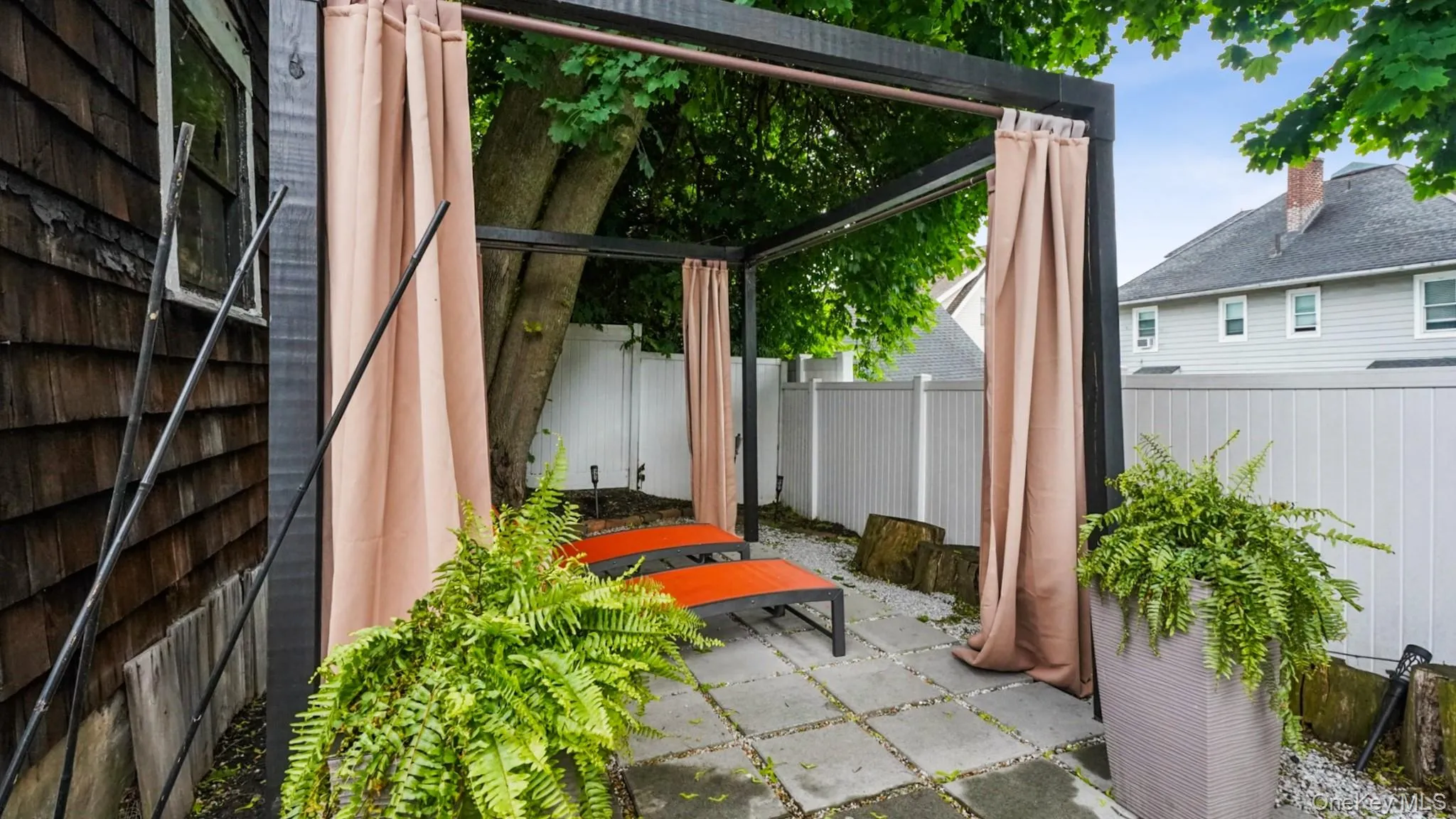 Hidden Oasis behind detached garage! Hidden Oasis behind detached garage!