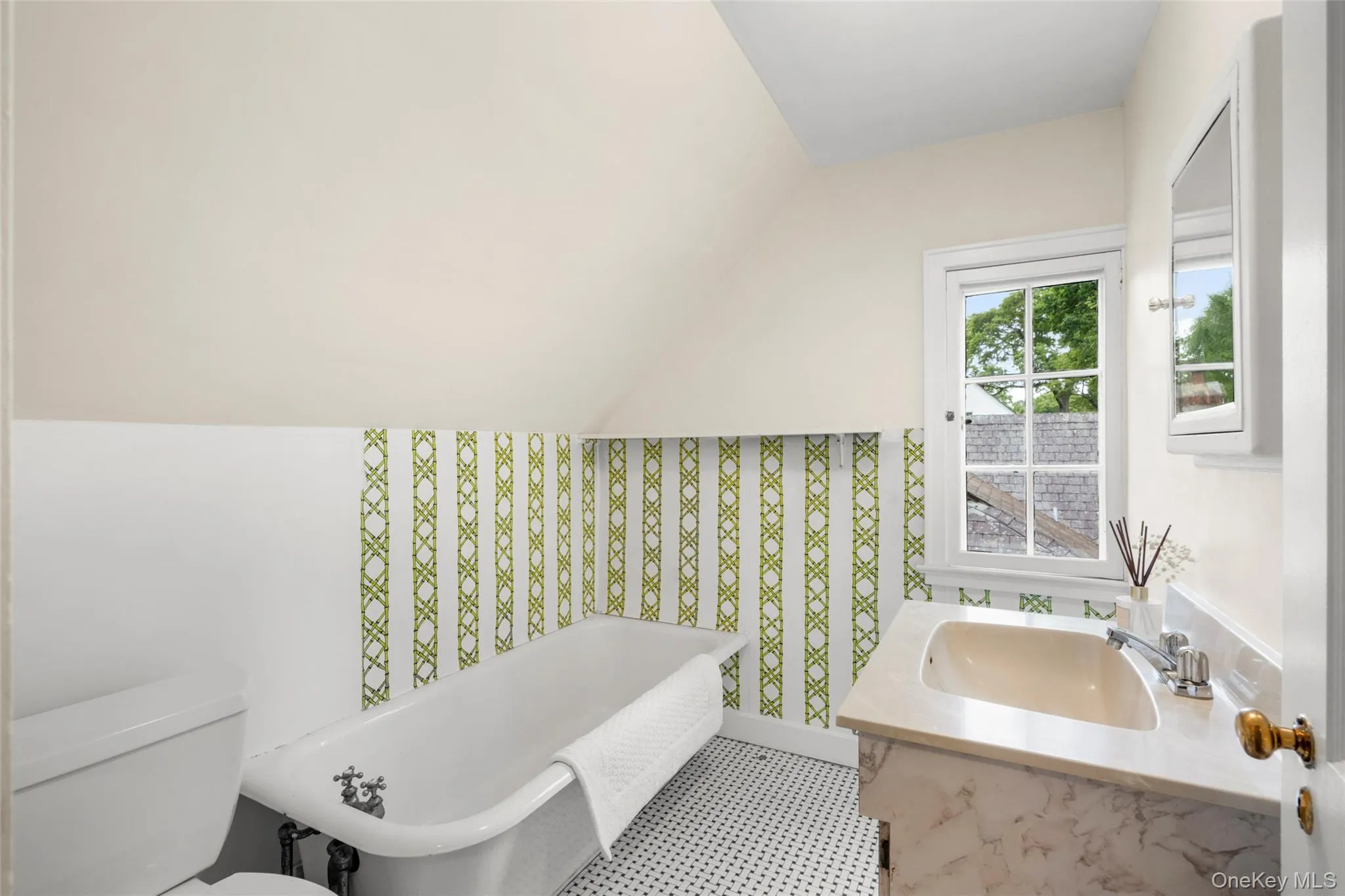 144 Douglas Place, Mount Vernon, NY, 4 Bedrooms Bedrooms, 11 Rooms Rooms,3 BathroomsBathrooms,Residential,For Rent,Douglas,0,1003664 144 Douglas Place, Mount Vernon, NY, 4 Bedrooms Bedrooms, 11 Rooms Rooms,3 BathroomsBathrooms,Residential,For Rent,Douglas,0,1003664