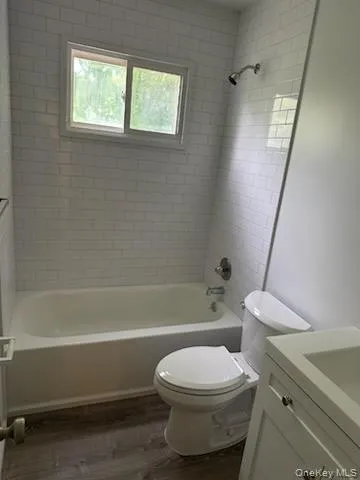 360 Larkfield Road, Huntington, NY, 2 Bedrooms Bedrooms, 4 Rooms Rooms,1 BathroomBathrooms,Residential Lease,For Rent,Larkfield,0,1003665 360 Larkfield Road, Huntington, NY, 2 Bedrooms Bedrooms, 4 Rooms Rooms,1 BathroomBathrooms,Residential Lease,For Rent,Larkfield,0,1003665