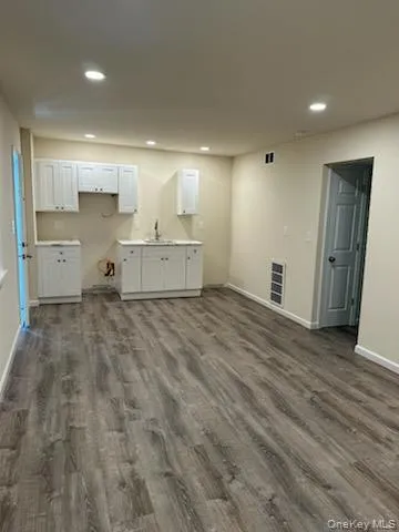 360 Larkfield Road, Huntington, NY, 2 Bedrooms Bedrooms, 4 Rooms Rooms,1 BathroomBathrooms,Residential Lease,For Rent,Larkfield,0,1003665 360 Larkfield Road, Huntington, NY, 2 Bedrooms Bedrooms, 4 Rooms Rooms,1 BathroomBathrooms,Residential Lease,For Rent,Larkfield,0,1003665