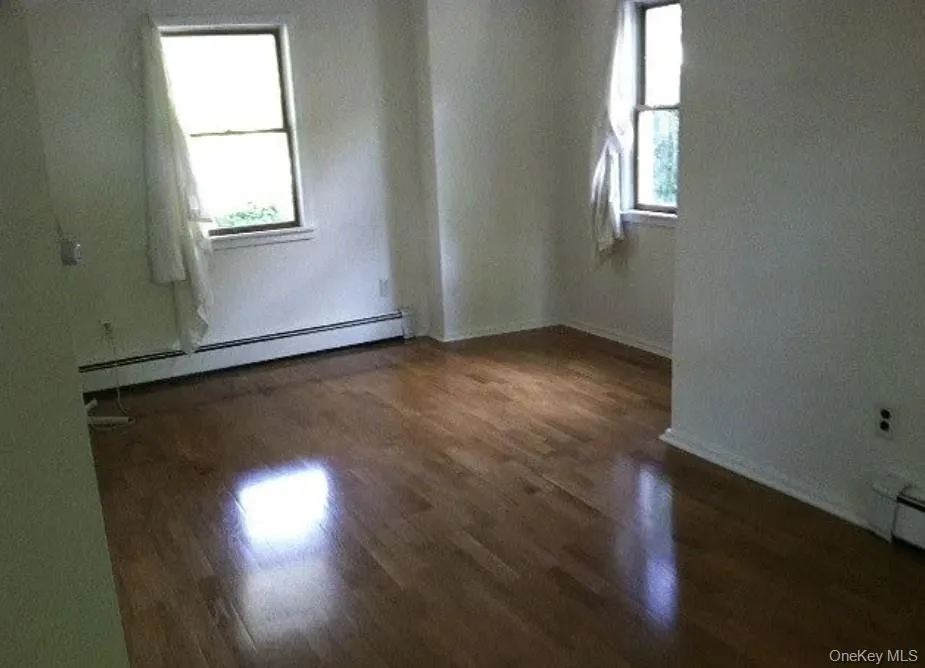 130 Park Avenue, Oyster Bay, NY, 3 Bedrooms Bedrooms, 6 Rooms Rooms,1 BathroomBathrooms,Residential,For Rent,Park,0,1003670 130 Park Avenue, Oyster Bay, NY, 3 Bedrooms Bedrooms, 6 Rooms Rooms,1 BathroomBathrooms,Residential,For Rent,Park,0,1003670