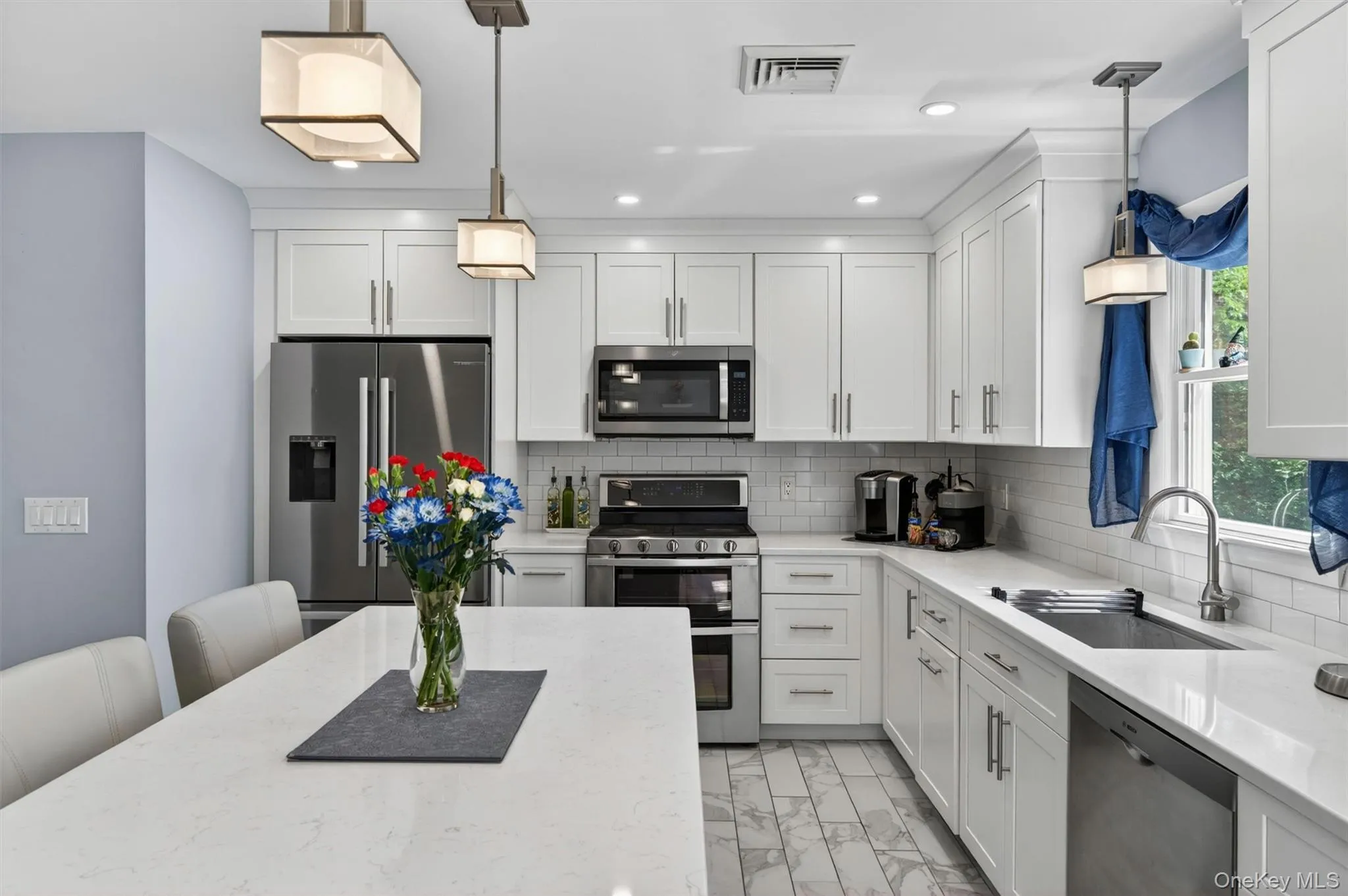 Notice the cabinets go up to the ceiling for even more space. Notice the cabinets go up to the ceiling for even more space.