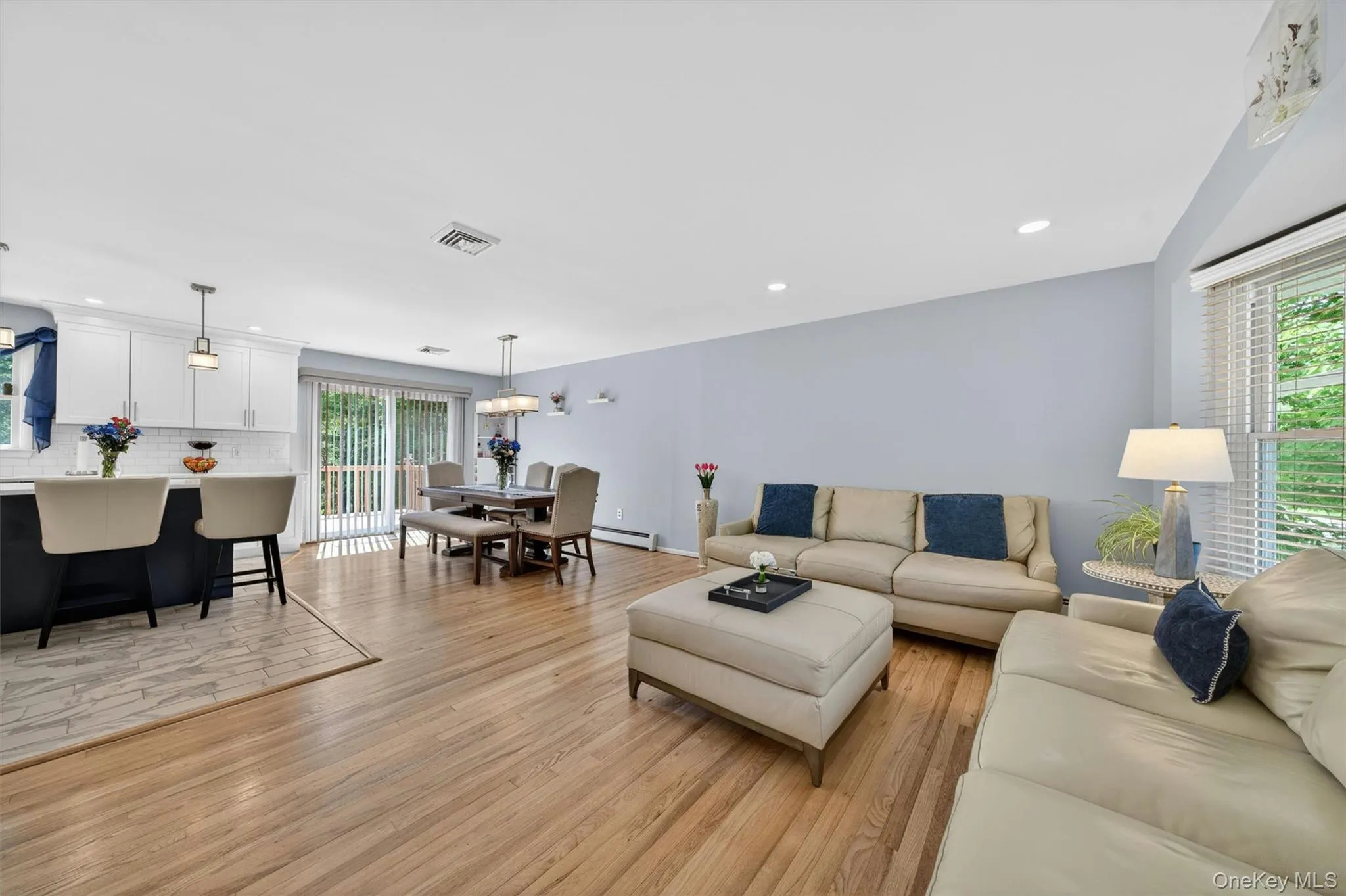 The open space allows you to place furniture anywhere you like. The open space allows you to place furniture anywhere you like.