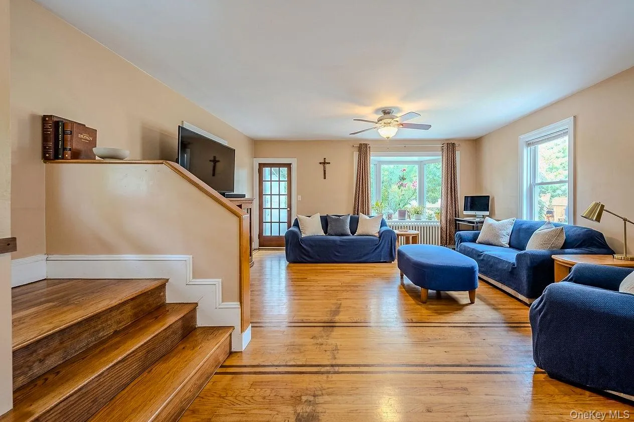 2802 Miles Avenue, New York, NY, 3 Bedrooms Bedrooms, 4 Rooms Rooms,2 BathroomsBathrooms,Residential,For Rent,Miles,0,1003681 2802 Miles Avenue, New York, NY, 3 Bedrooms Bedrooms, 4 Rooms Rooms,2 BathroomsBathrooms,Residential,For Rent,Miles,0,1003681