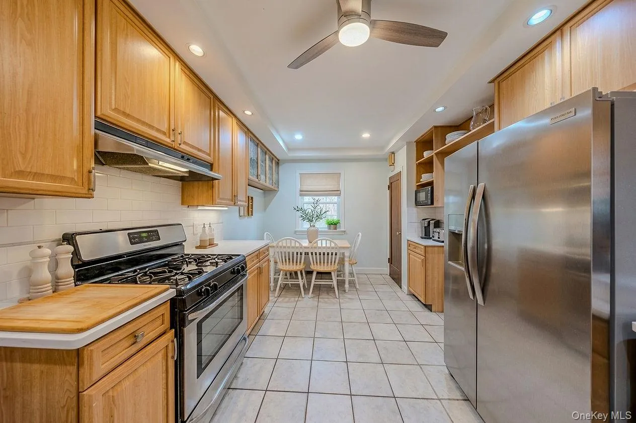 2802 Miles Avenue, New York, NY, 3 Bedrooms Bedrooms, 4 Rooms Rooms,2 BathroomsBathrooms,Residential,For Rent,Miles,0,1003681 2802 Miles Avenue, New York, NY, 3 Bedrooms Bedrooms, 4 Rooms Rooms,2 BathroomsBathrooms,Residential,For Rent,Miles,0,1003681
