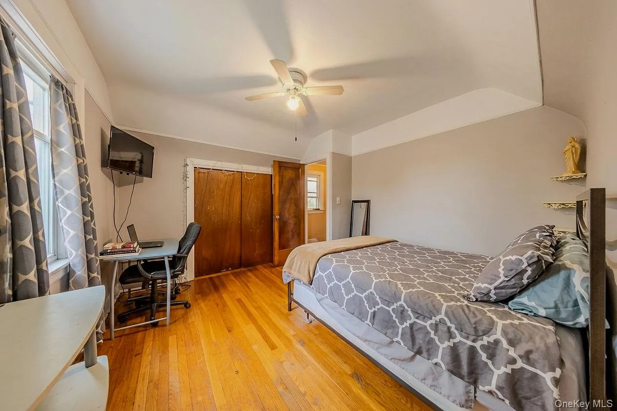 2802 Miles Avenue, New York, NY, 3 Bedrooms Bedrooms, 4 Rooms Rooms,2 BathroomsBathrooms,Residential,For Rent,Miles,0,1003681 2802 Miles Avenue, New York, NY, 3 Bedrooms Bedrooms, 4 Rooms Rooms,2 BathroomsBathrooms,Residential,For Rent,Miles,0,1003681