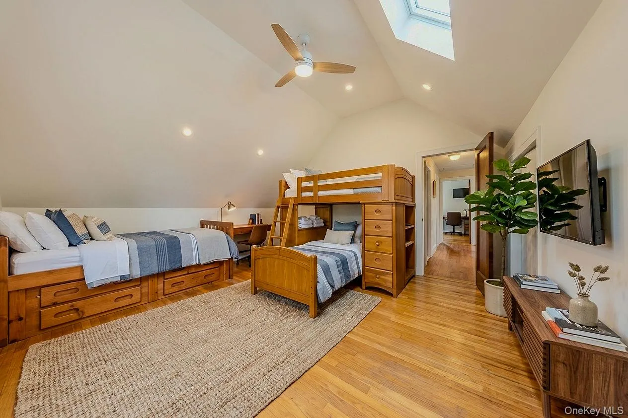2802 Miles Avenue, New York, NY, 3 Bedrooms Bedrooms, 4 Rooms Rooms,2 BathroomsBathrooms,Residential,For Rent,Miles,0,1003681 2802 Miles Avenue, New York, NY, 3 Bedrooms Bedrooms, 4 Rooms Rooms,2 BathroomsBathrooms,Residential,For Rent,Miles,0,1003681